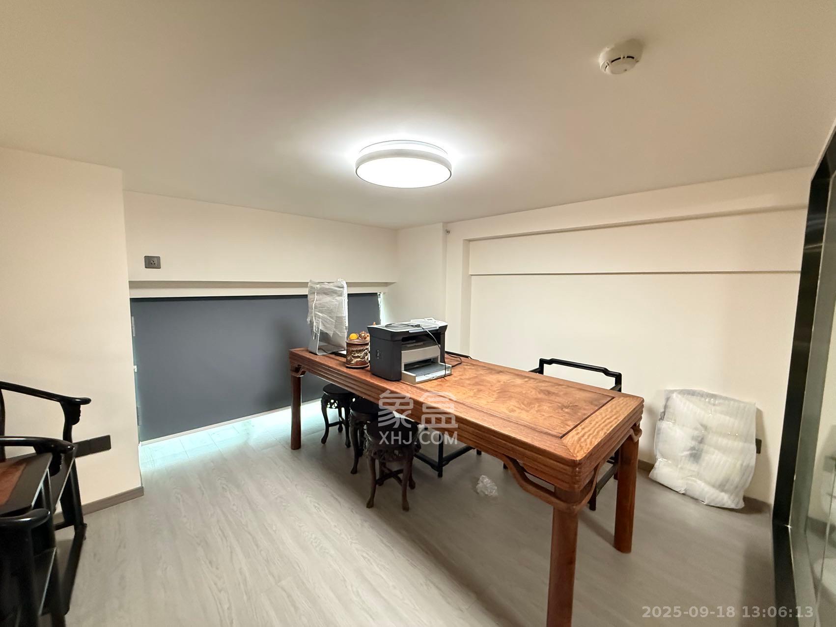 绿地V岛 2室1厅1卫 4800.0元/月 绿地V岛 2室1厅1卫 4800.0元/月室内图