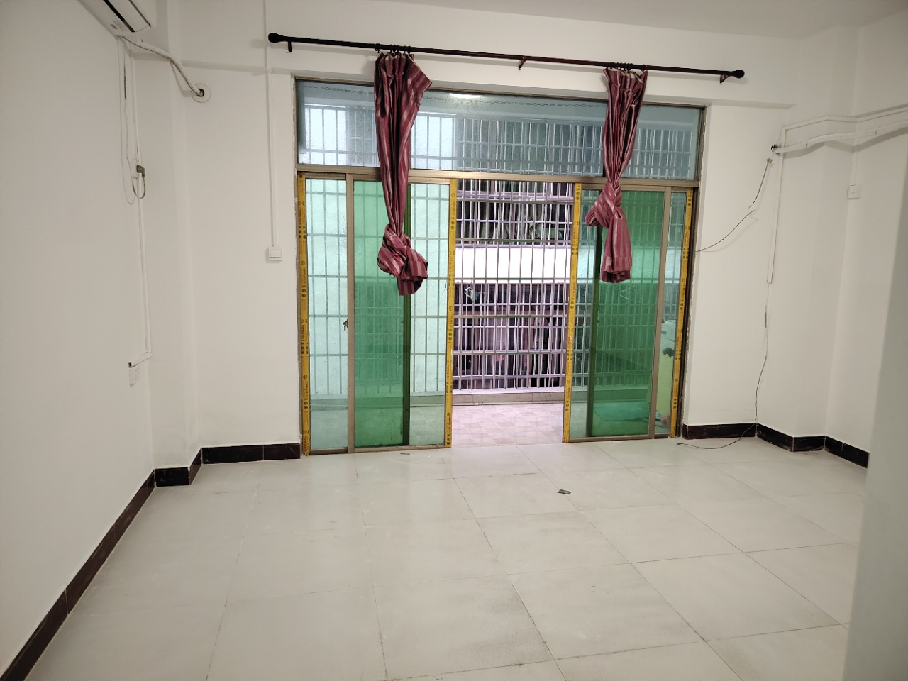 友谊华庭 3室2厅2卫 2100.0元/月 友谊华庭 3室2厅2卫 2100.0元/月室内图