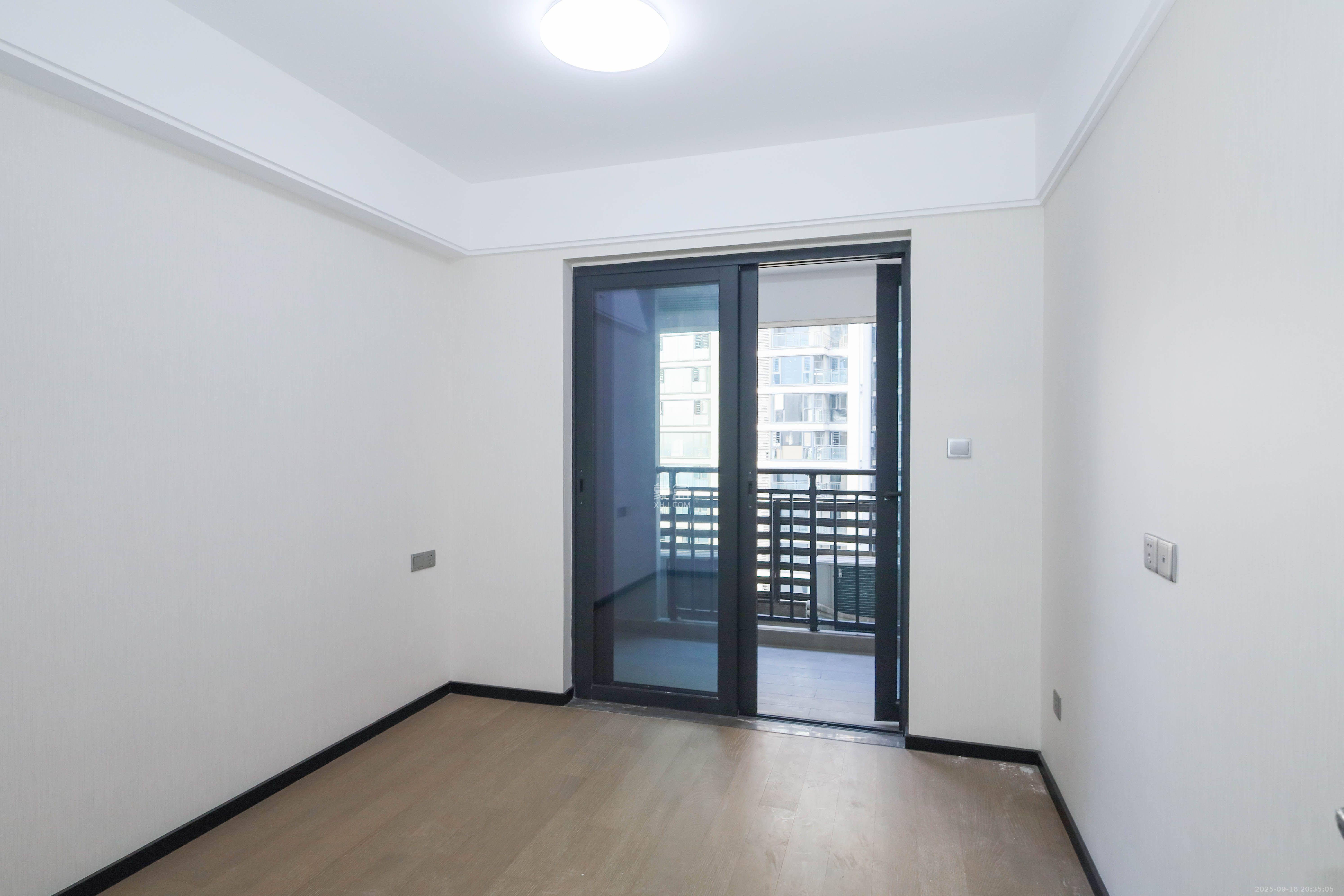 中海阅溪府  5室2厅2卫    4800.0元/月室内图