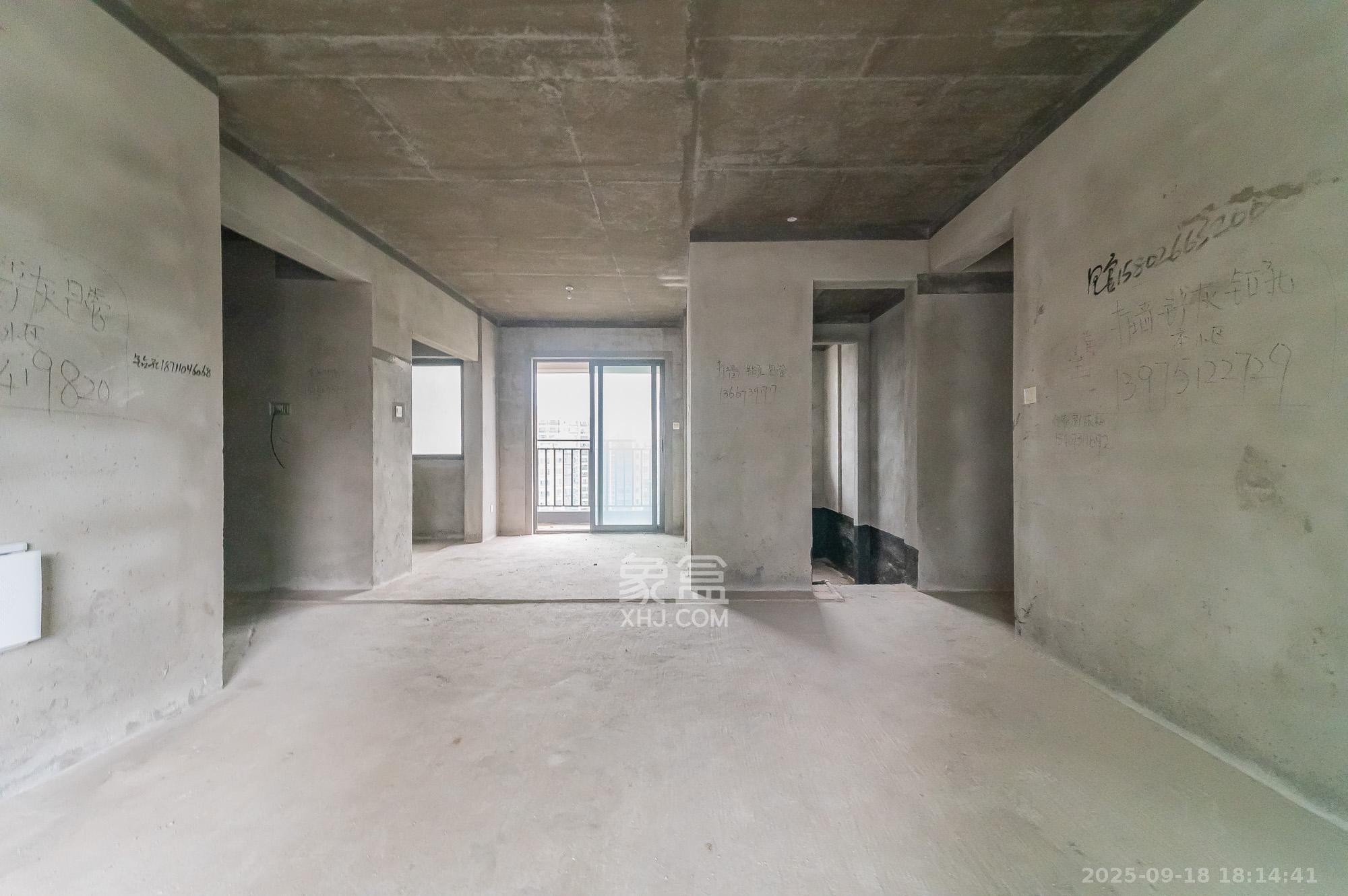 中建悦和城  4室2厅2卫    126.0万 中建悦和城  4室2厅2卫    126.0万客厅