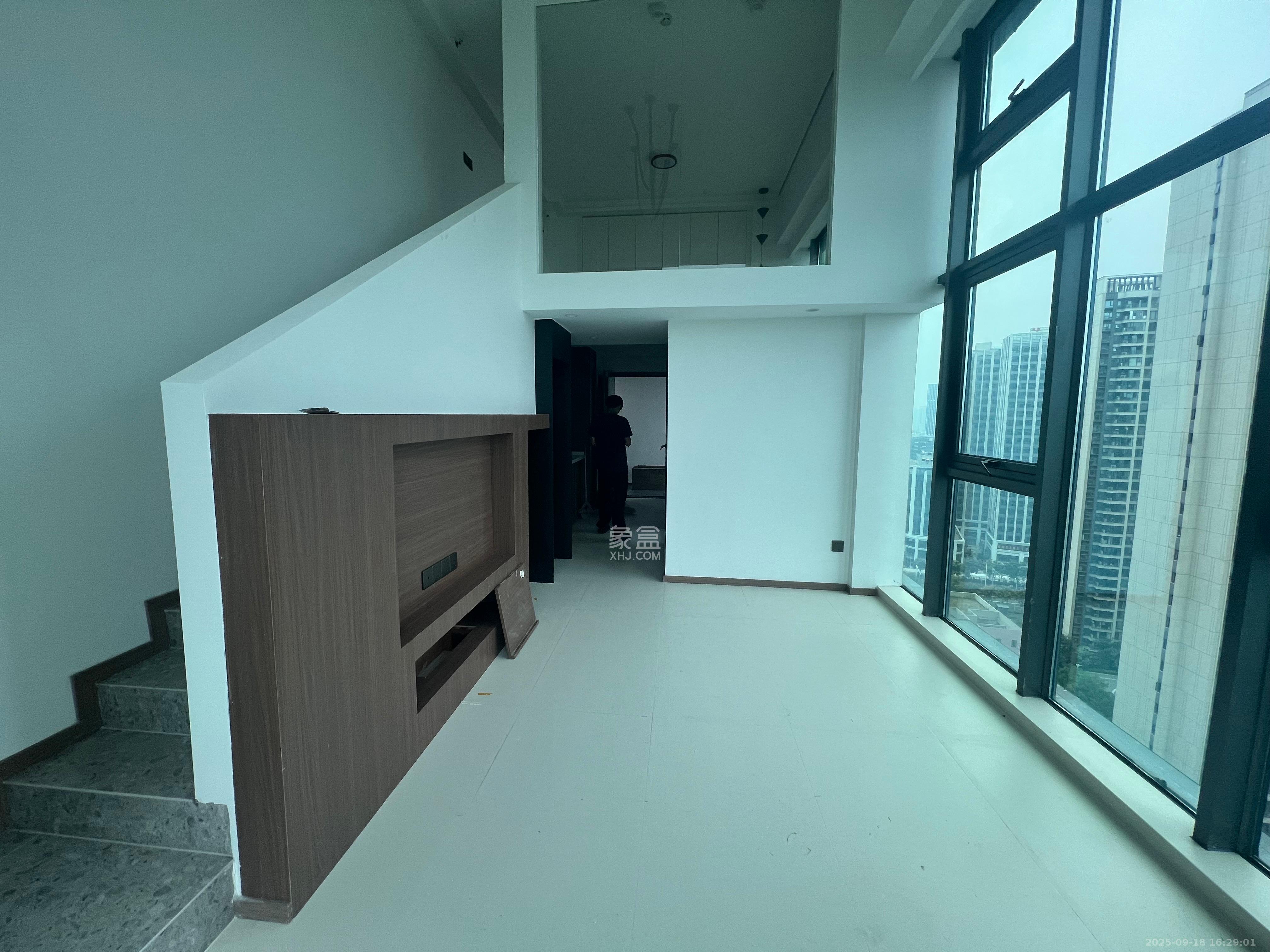 绿地V岛 1室1厅1卫 2500.0元/月 绿地V岛 1室1厅1卫 2500.0元/月室内图