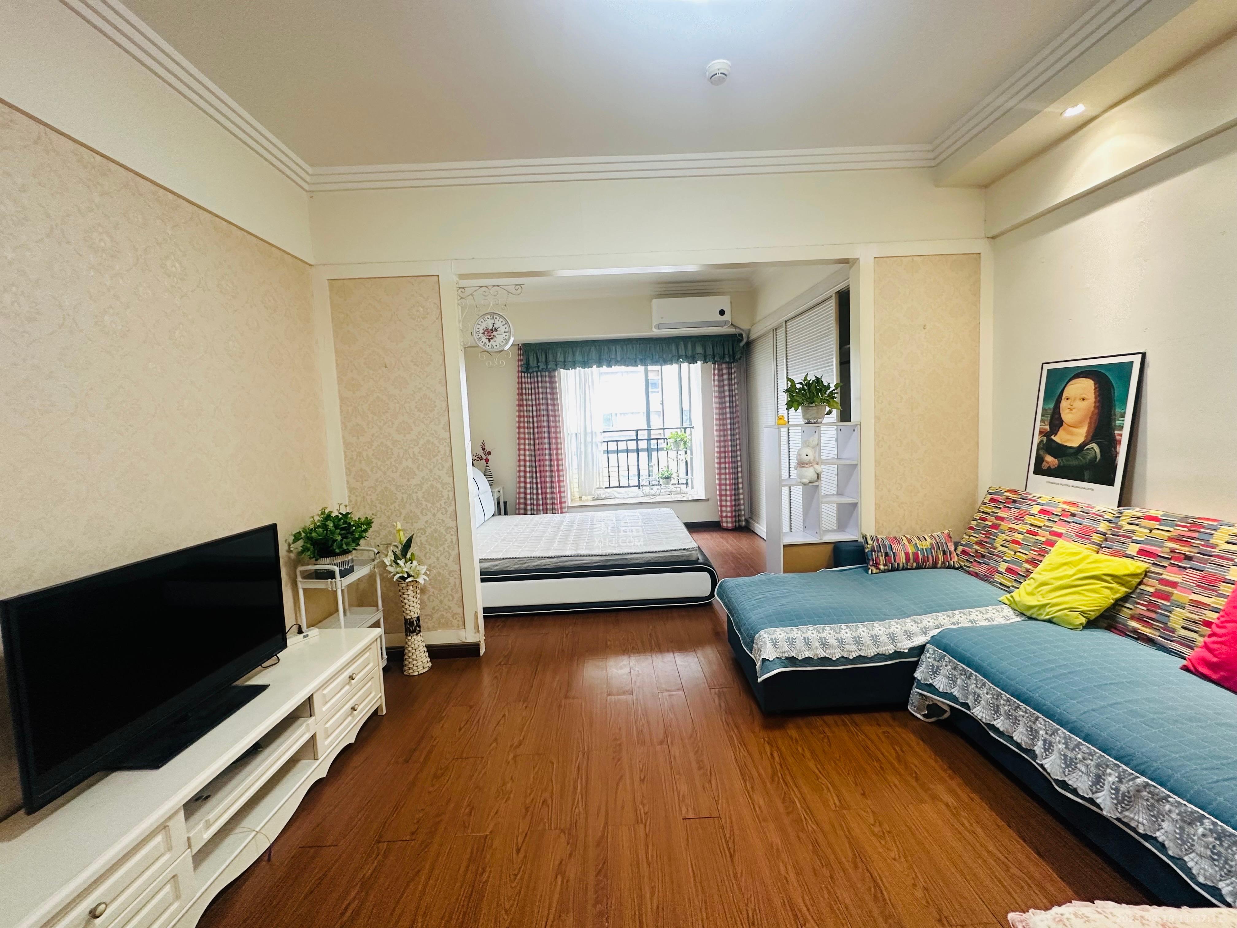 西子一间  1室1厅1卫    1800.0元/月 西子一间  1室1厅1卫    1800.0元/月室内图