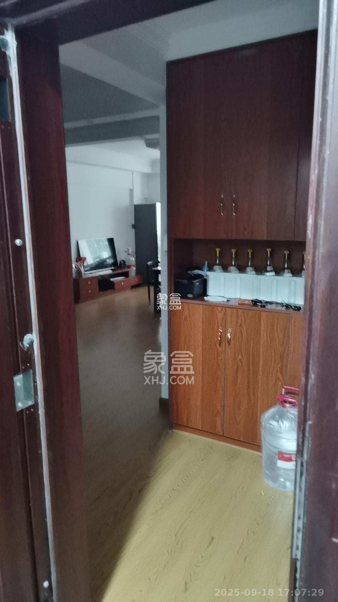 八方小区C区 3室2厅2卫 3800.0元/月 八方小区C区 3室2厅2卫 3800.0元/月室内图