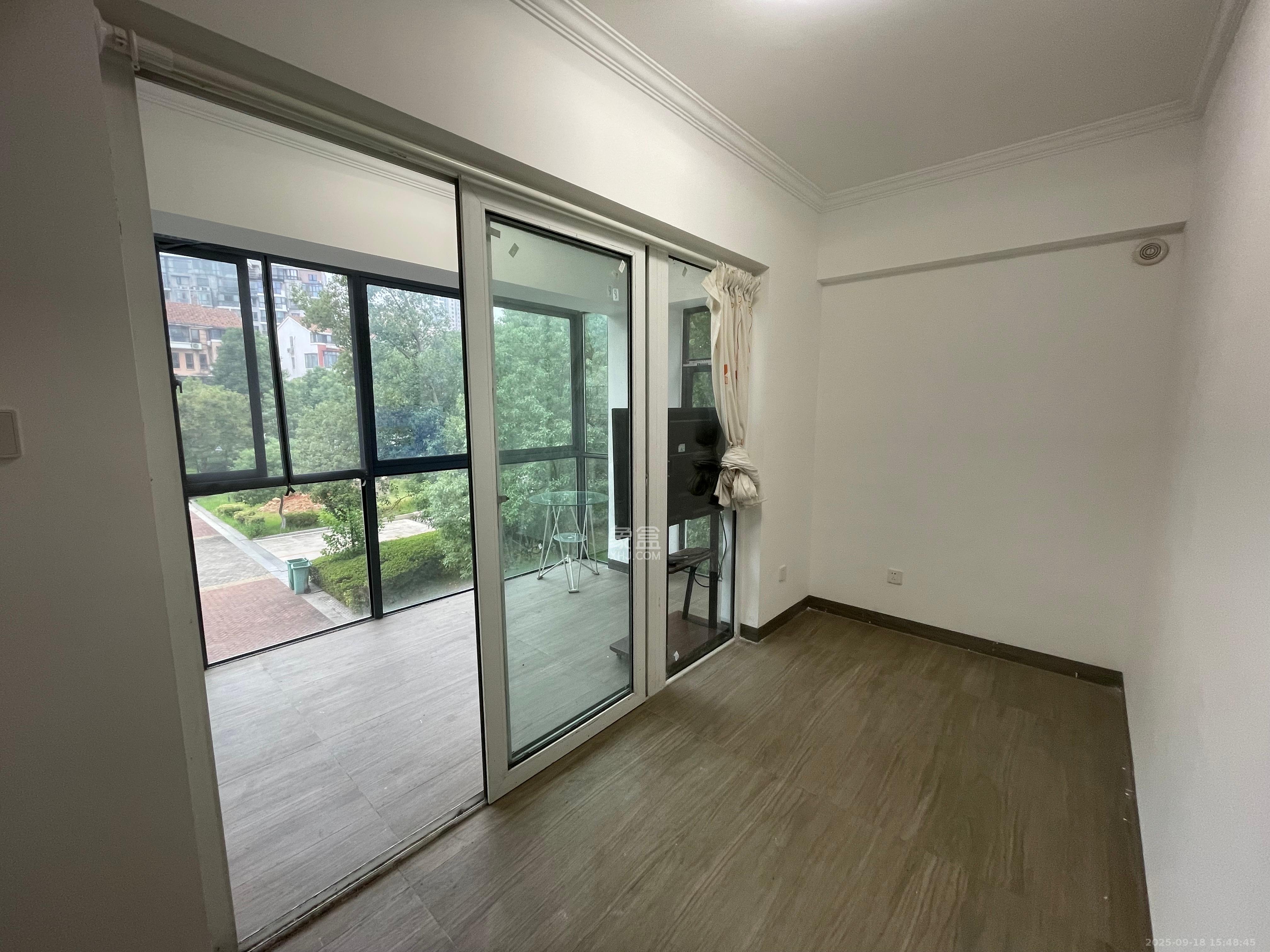 山语城一期  3室1厅1卫    2400.0元/月室内图