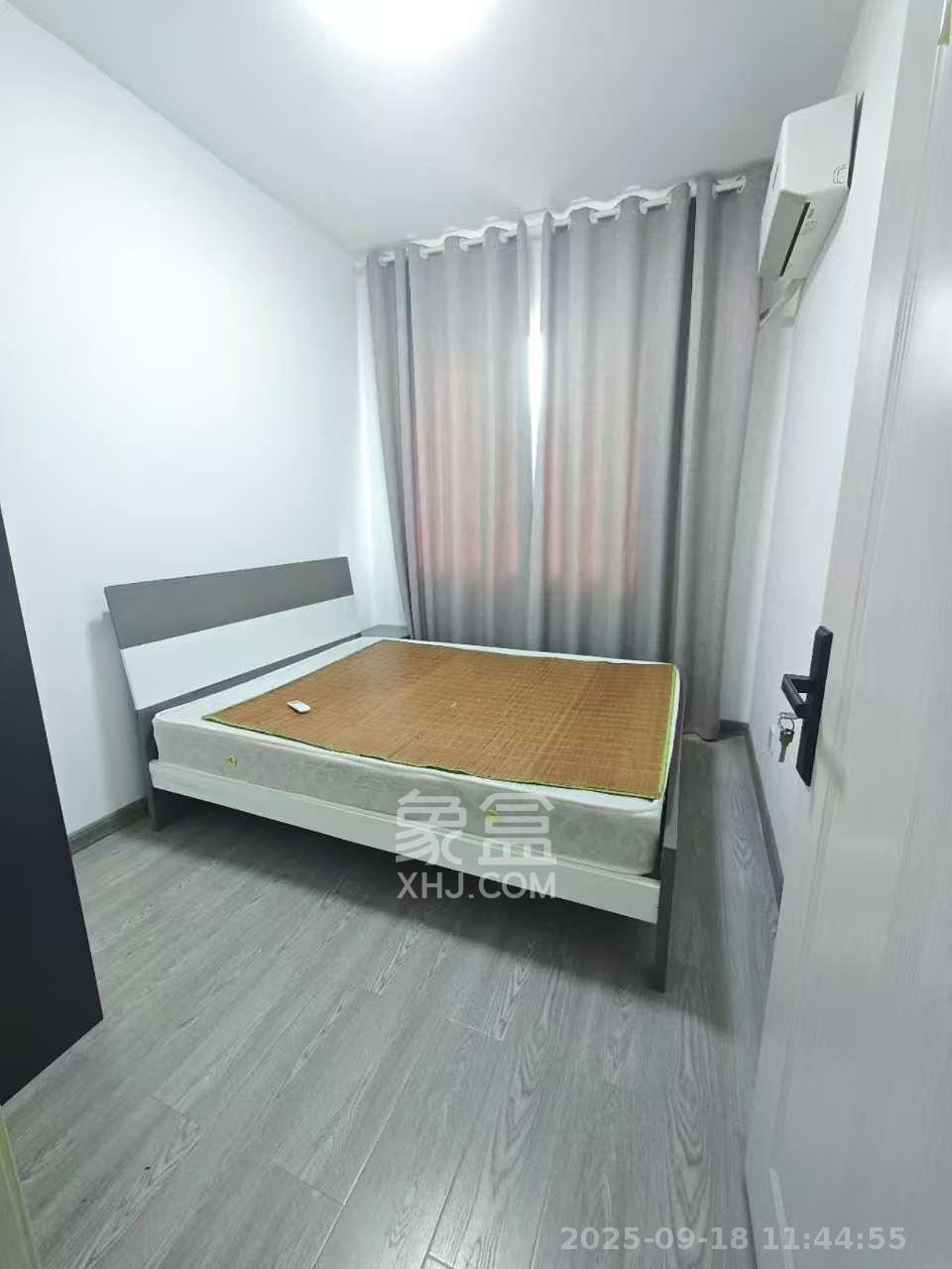 绿地海外滩一期  3室2厅1卫    1900.0元/月室内图