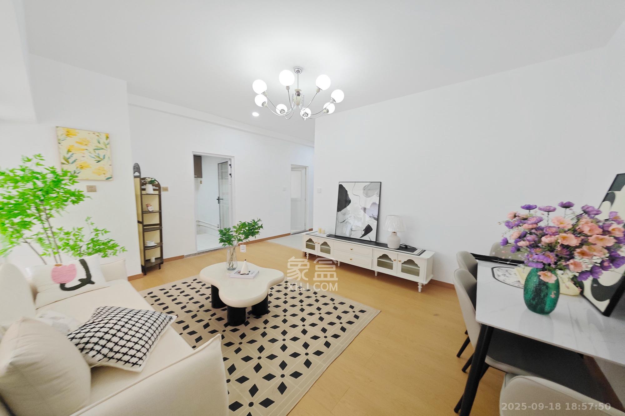 自由.com(自由大厦) 3室1厅1卫 52.0万 自由.com(自由大厦) 3室1厅1卫 52.0万客厅