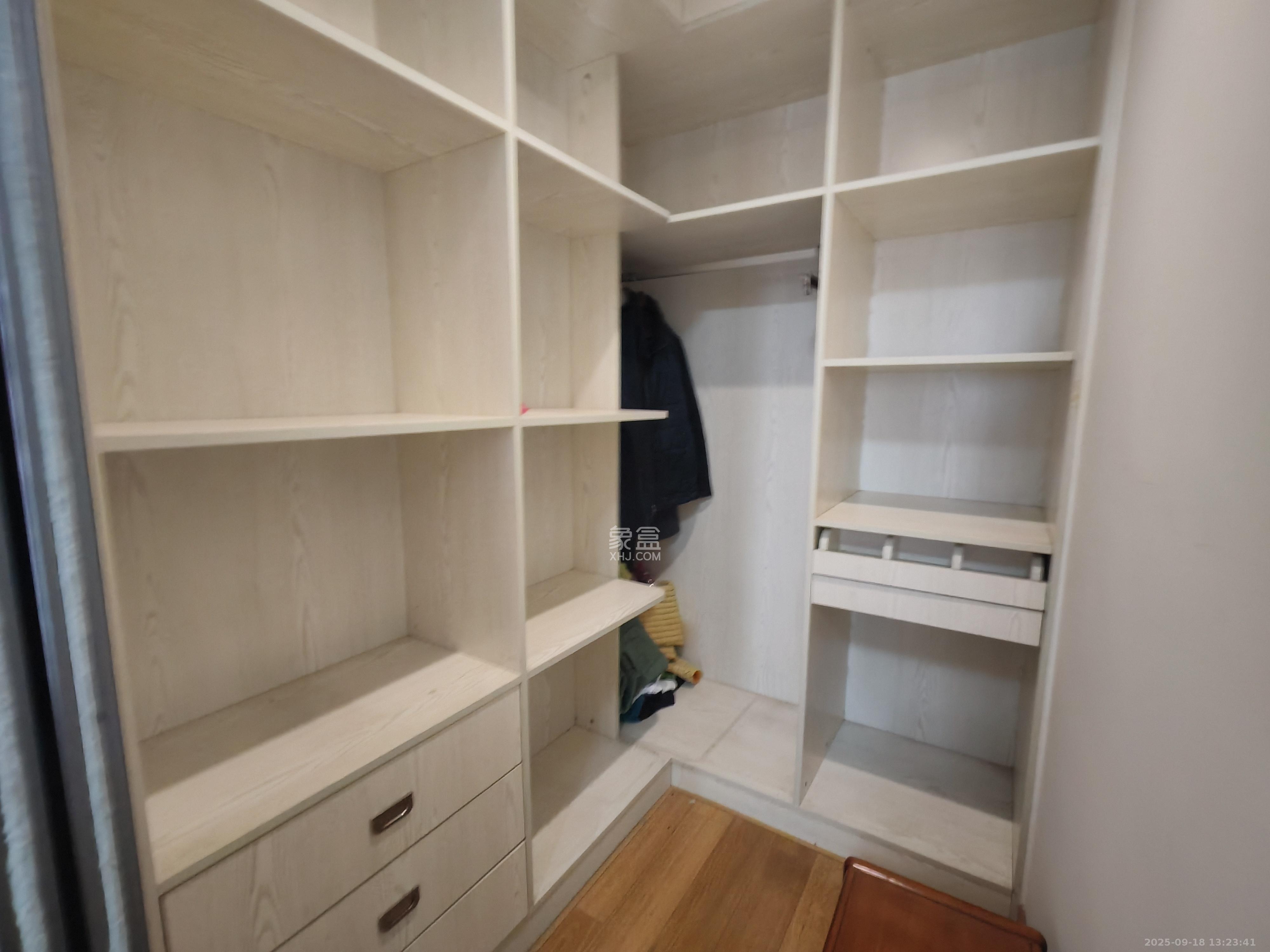 城市山水豪园(山水城市风景) 3室2厅2卫 3000.0元/月 城市山水豪园(山水城市风景) 3室2厅2卫 3000.0元/月室内图