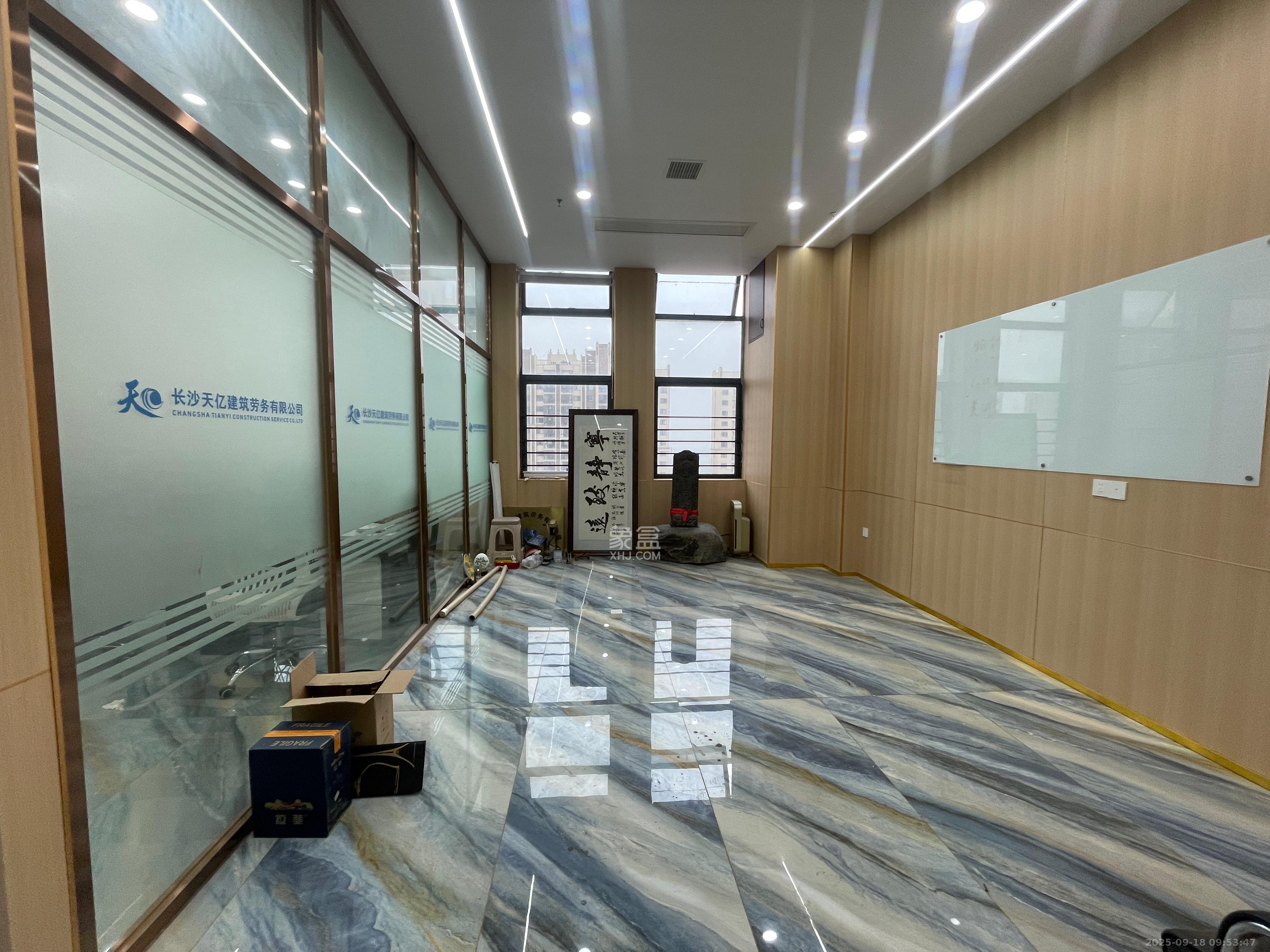 华润置地广场二期  3室1厅1卫    6000.0元/月室内图