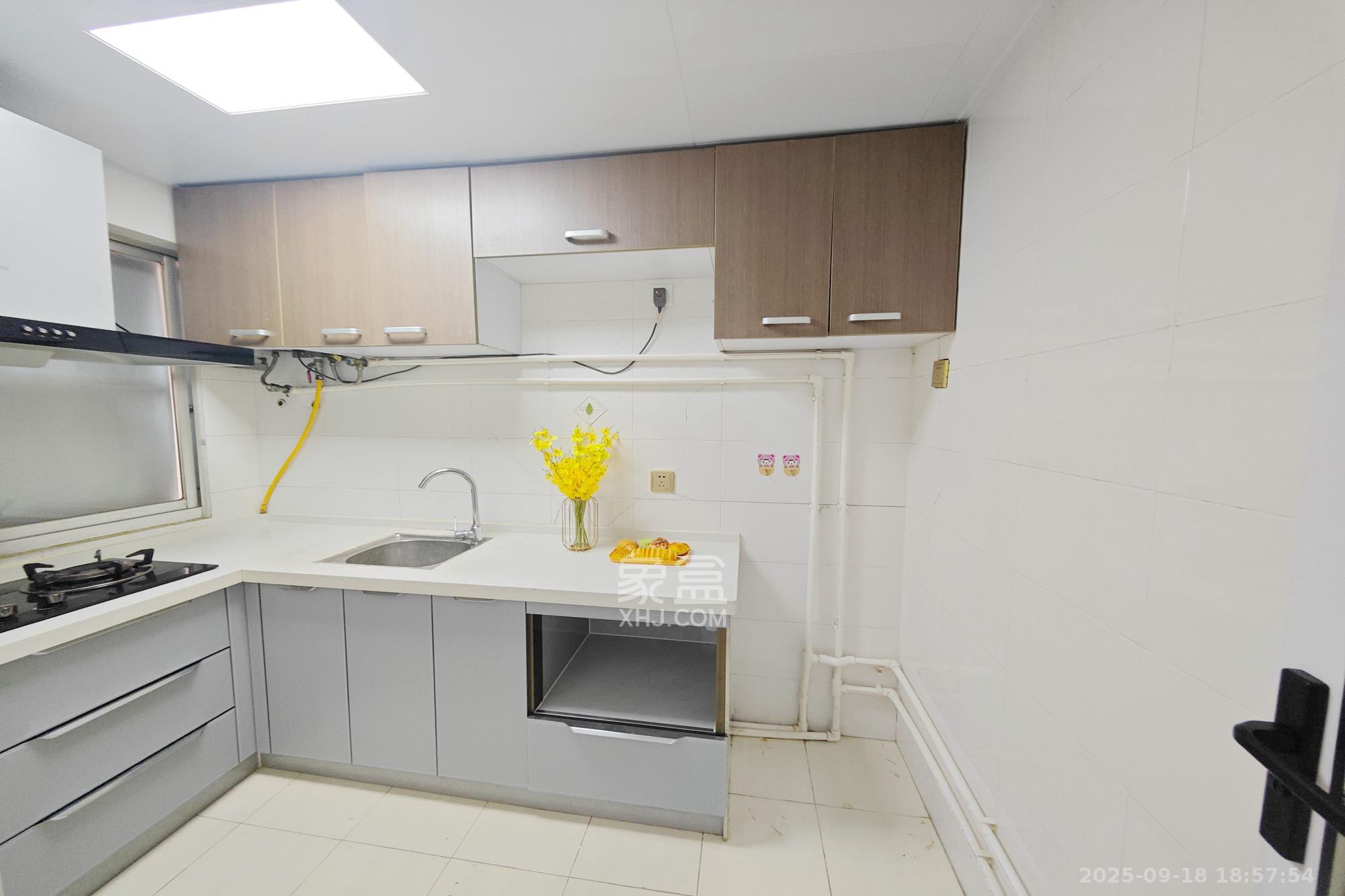 自由.com(自由大厦) 3室1厅1卫 52.0万 自由.com(自由大厦) 3室1厅1卫 52.0万厨房