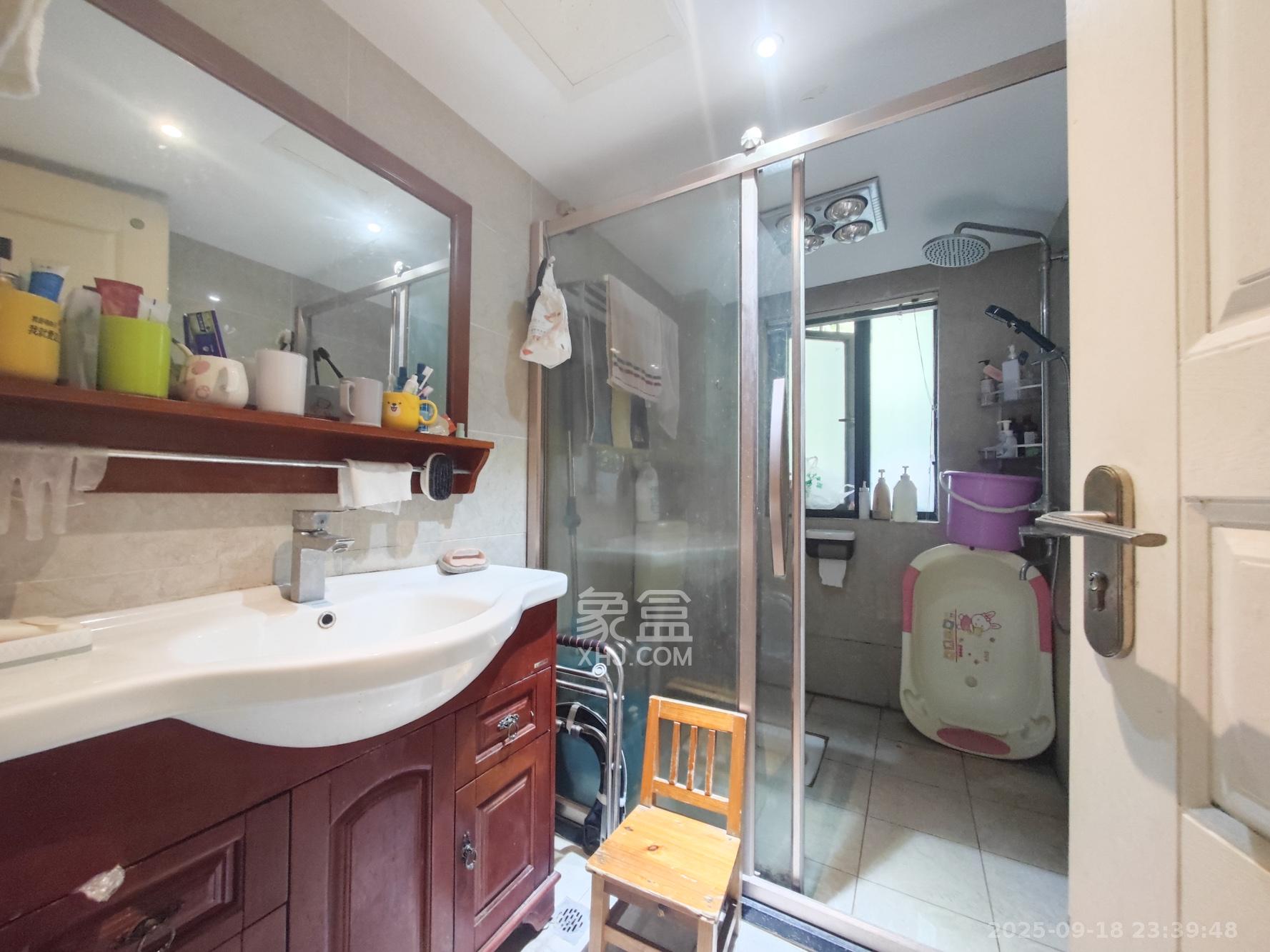 潇湘名城(新里程潇湘名城) 4室2厅2卫 142.0万 潇湘名城(新里程潇湘名城) 4室2厅2卫 142.0万卫生间