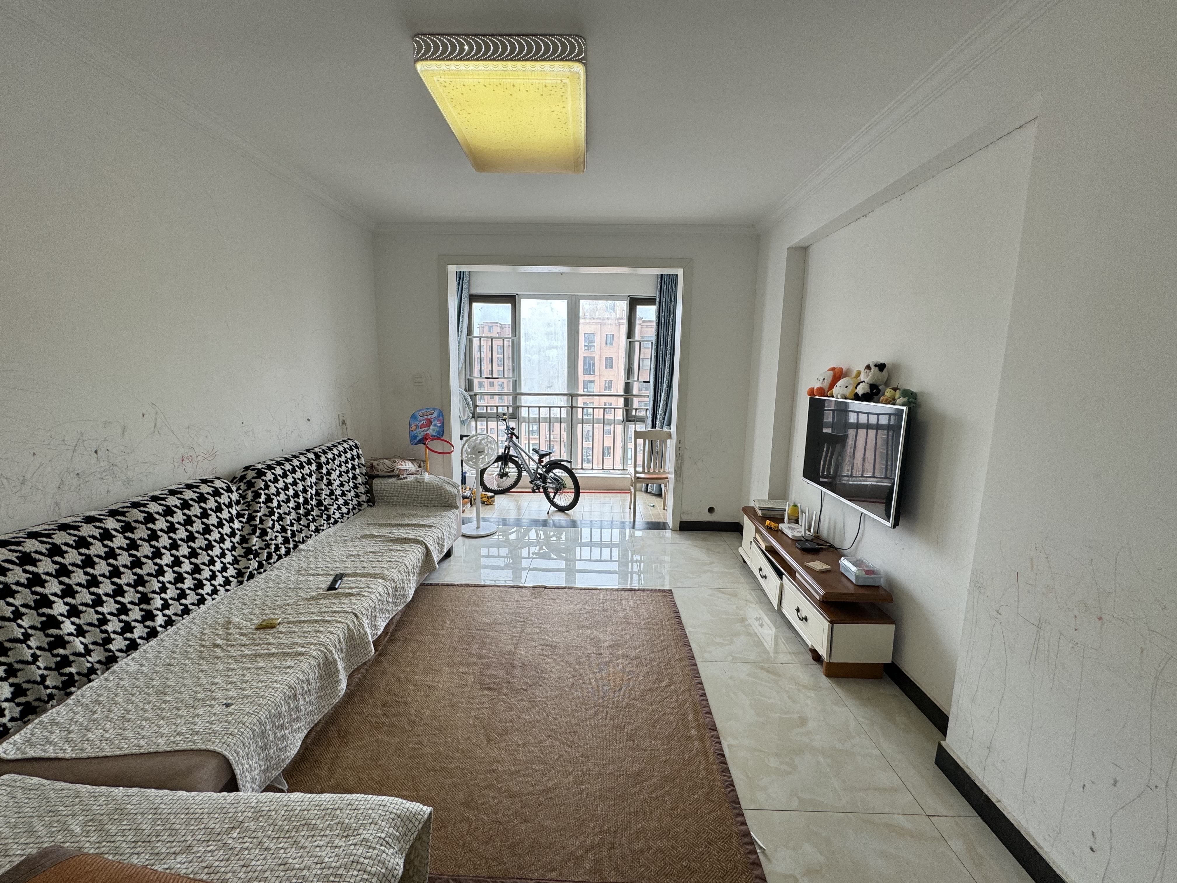 丽发新城 2室2厅1卫 1600.0元/月 丽发新城 2室2厅1卫 1600.0元/月户型图