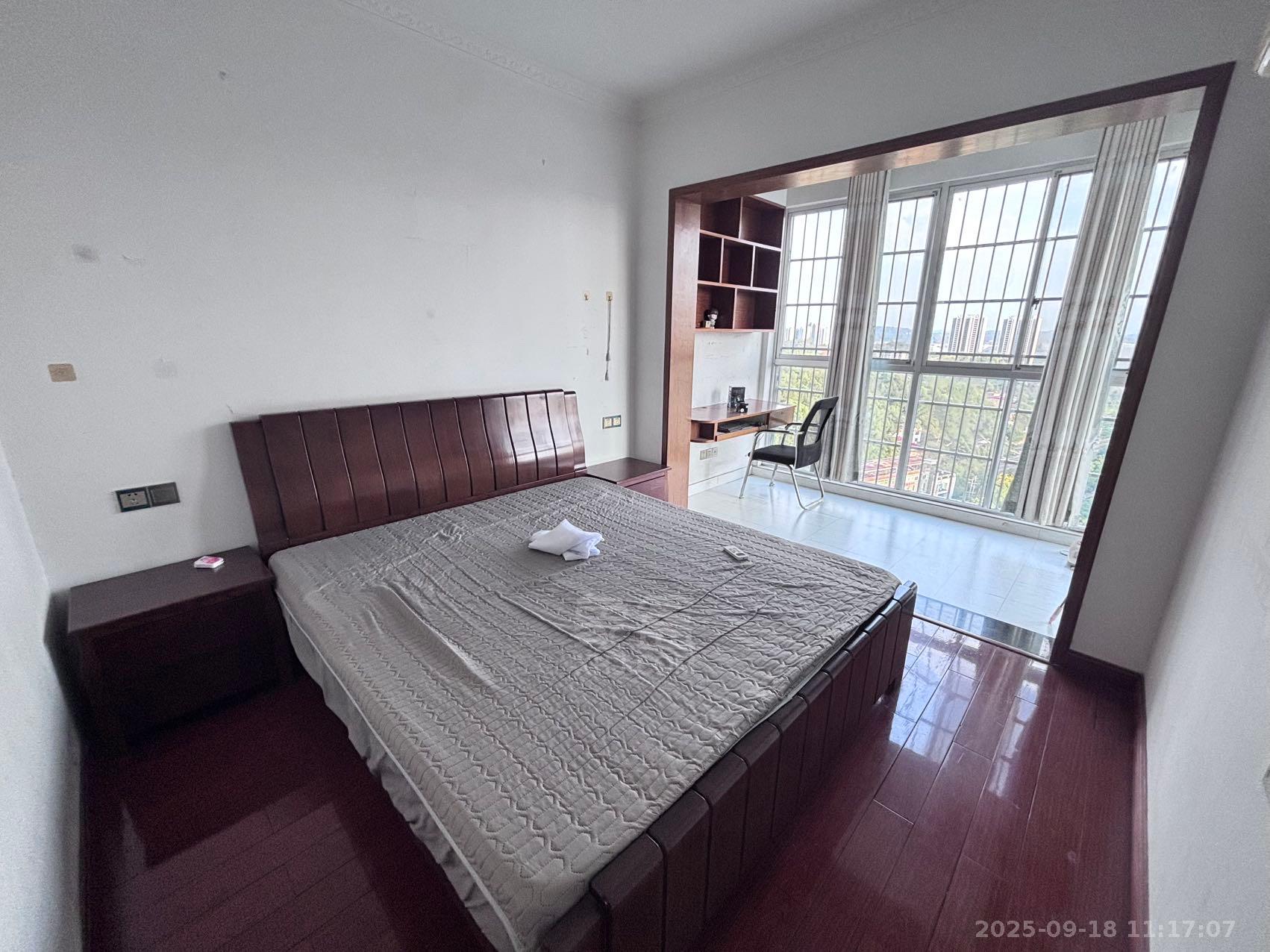 裕景龙苑 3室2厅2卫 1600.0元/月 裕景龙苑 3室2厅2卫 1600.0元/月室内图