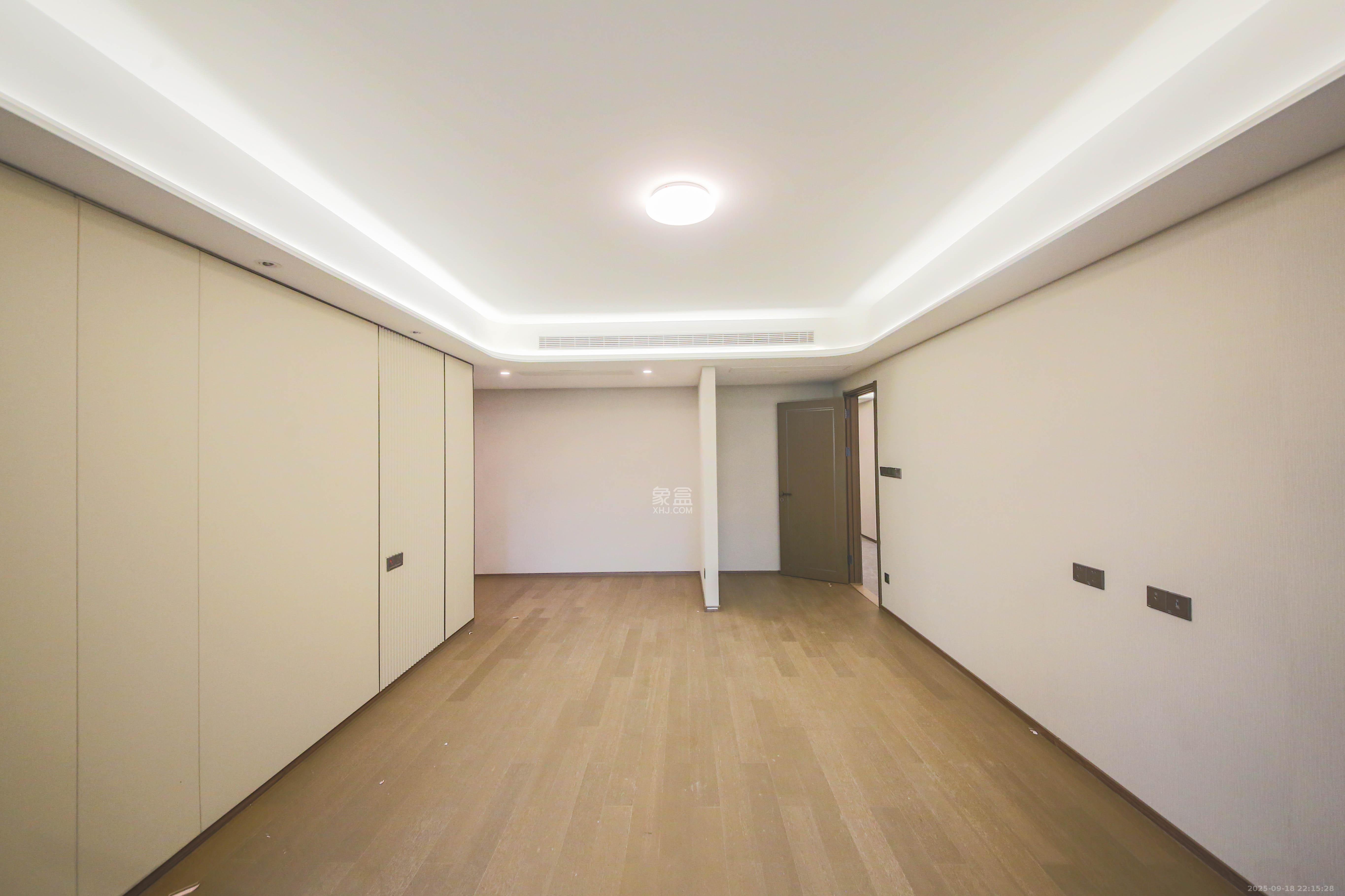 龙湖春江天曜二期  4室2厅2卫    355.0万 龙湖春江天曜二期  4室2厅2卫    355.0万卧室