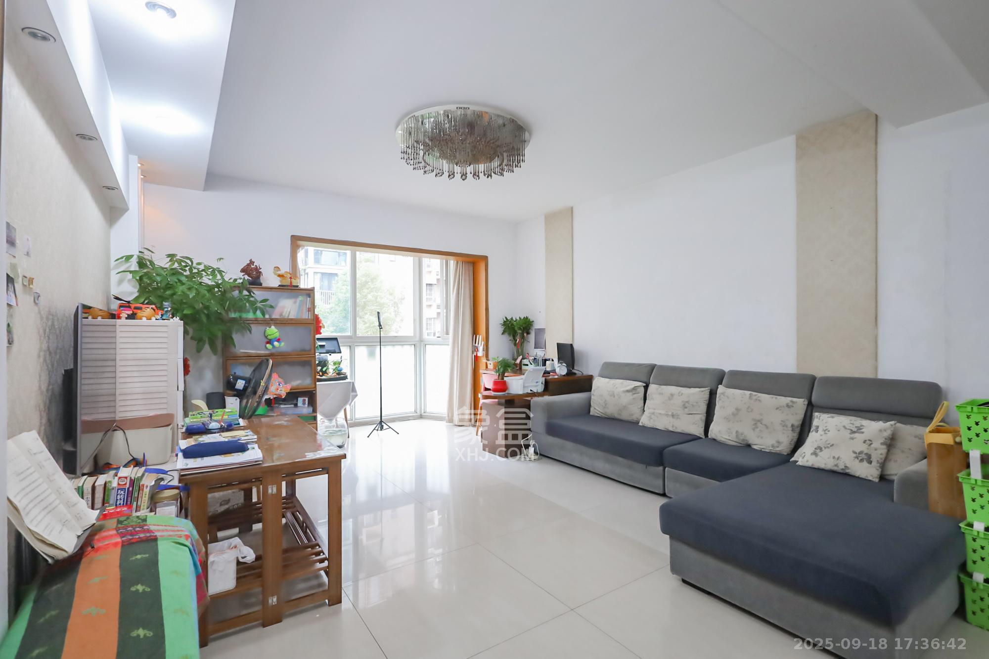 香海西岸  4室2厅2卫    142.0万 香海西岸  4室2厅2卫    142.0万客厅