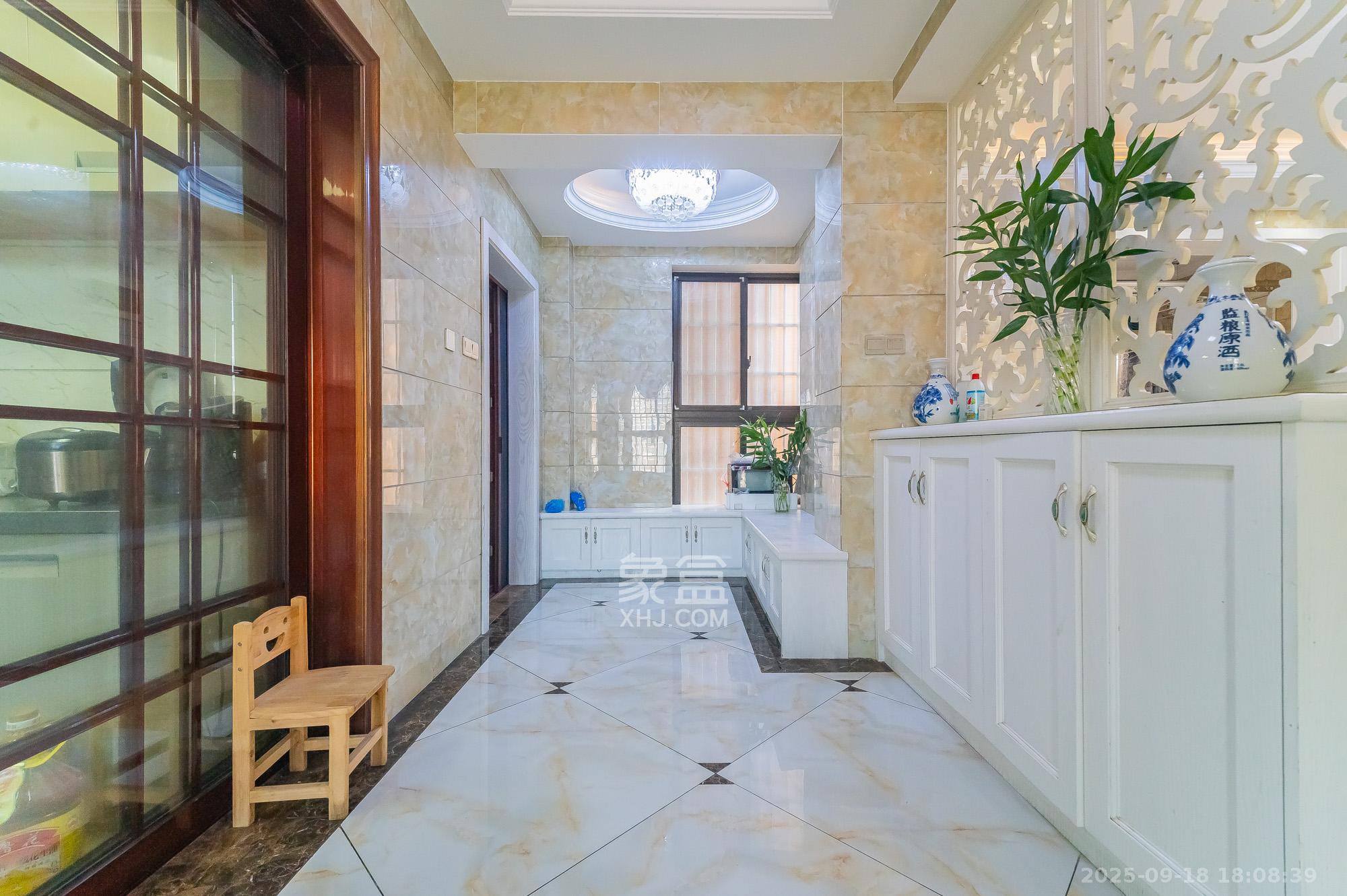 东方航标  3室2厅1卫    68.8万客厅