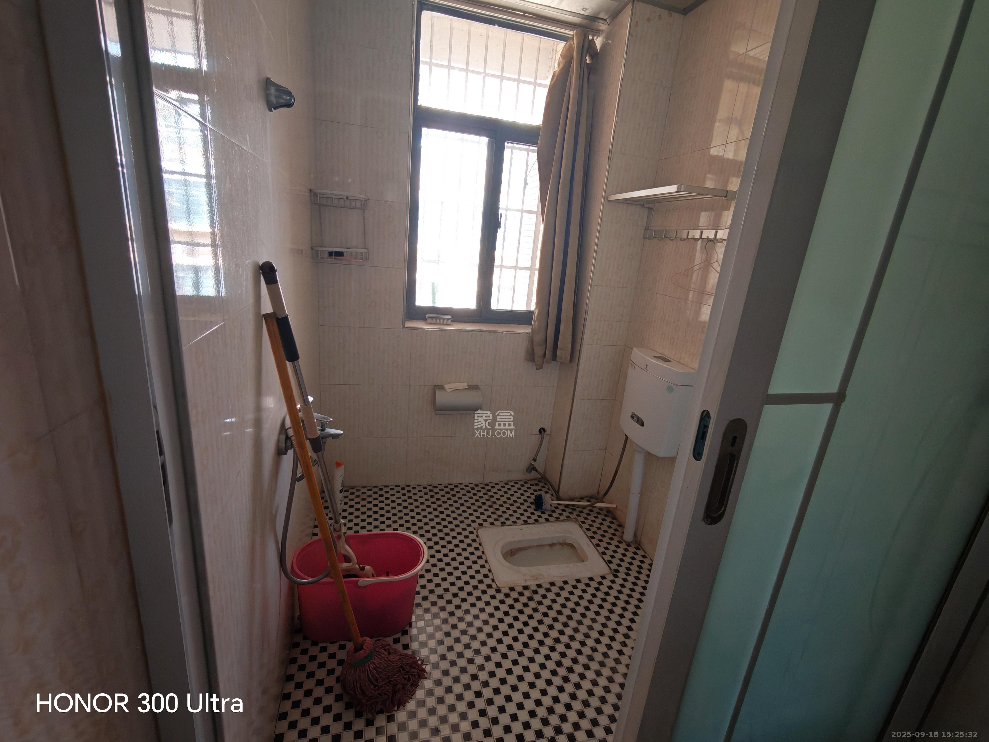 合丰安置小区  3室2厅3卫    1800.0元/月室内图