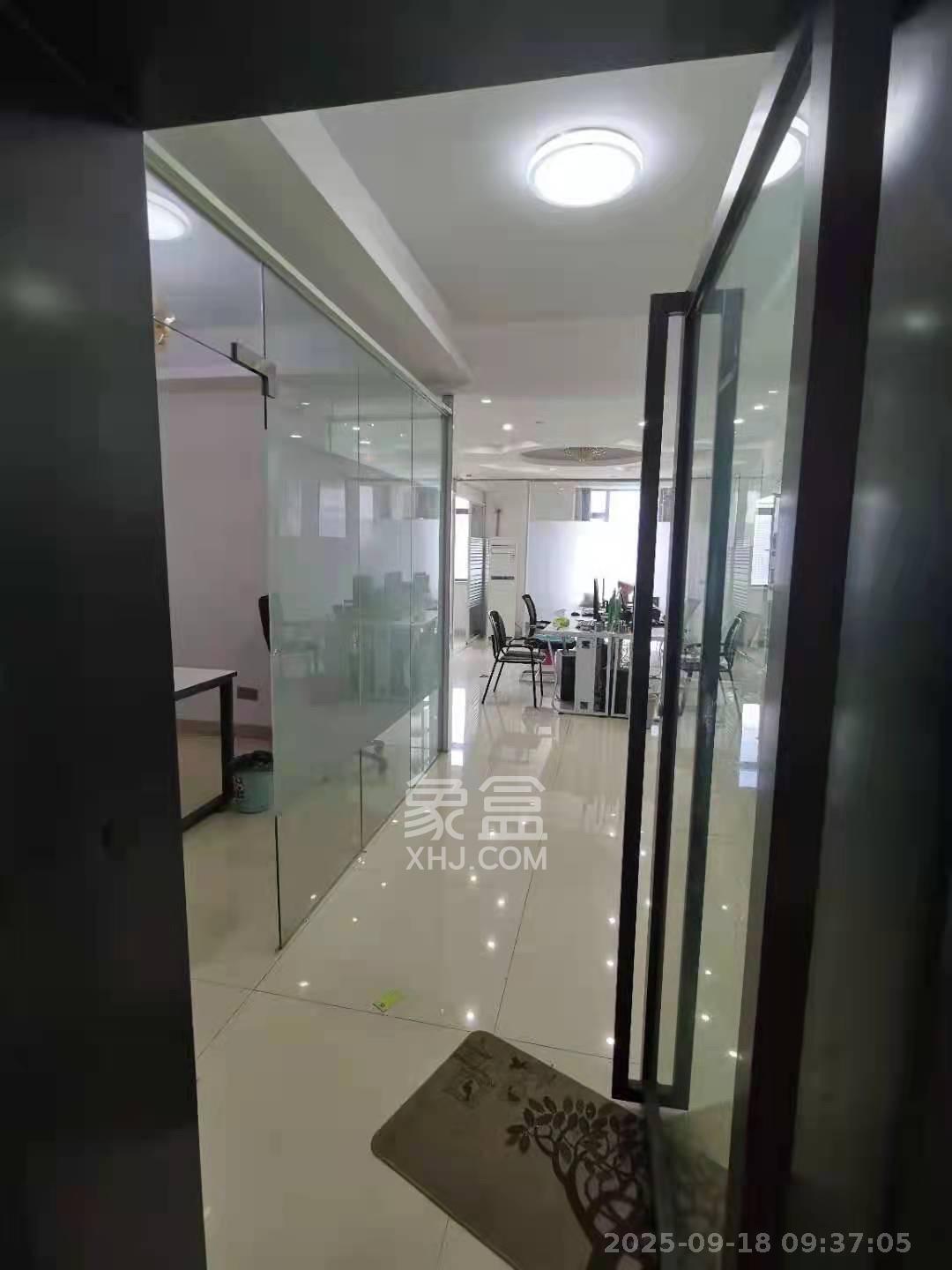 长房中庭国际（东郡华蓉广场）  2室1厅1卫    3200.0元/月室内图