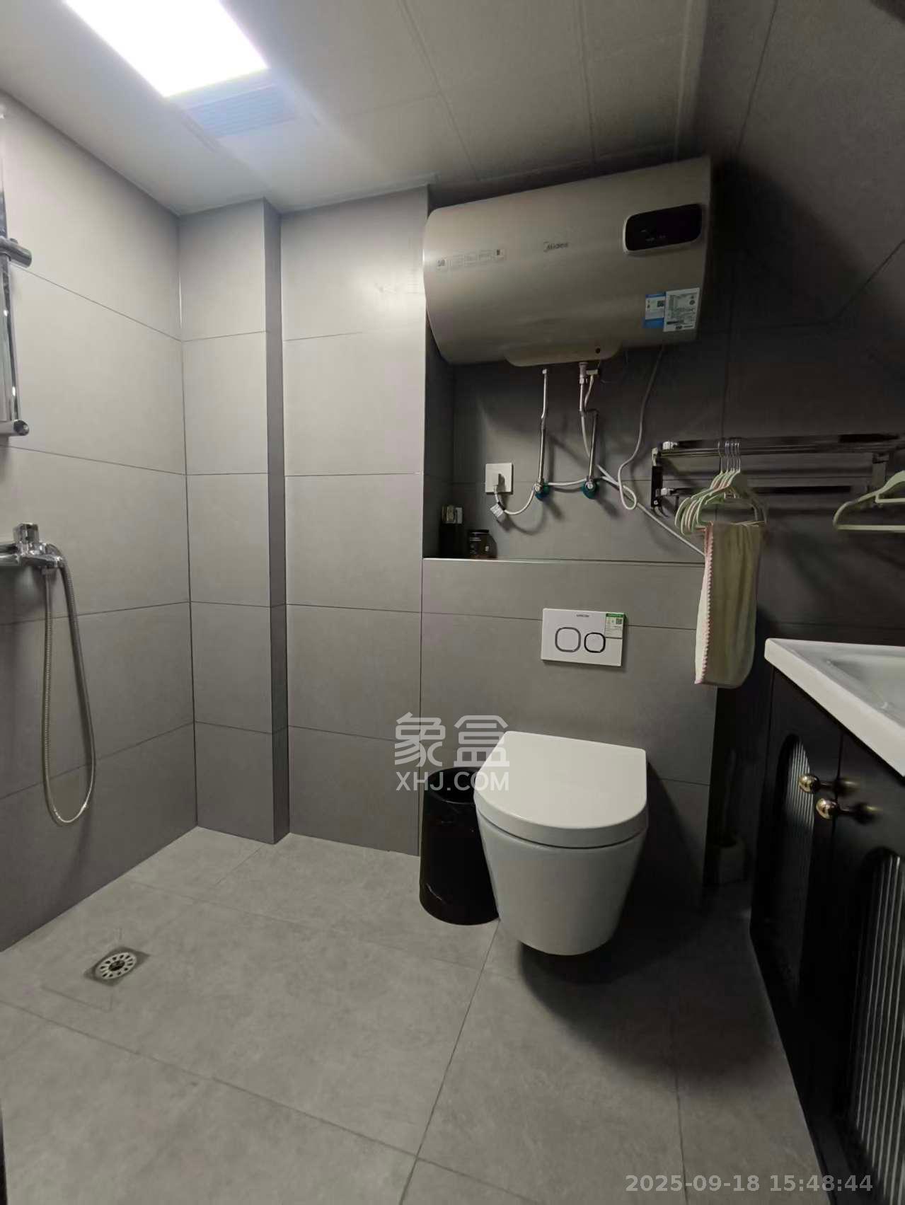 卓越中寰 2室1厅1卫 2600.0元/月 卓越中寰 2室1厅1卫 2600.0元/月室内图