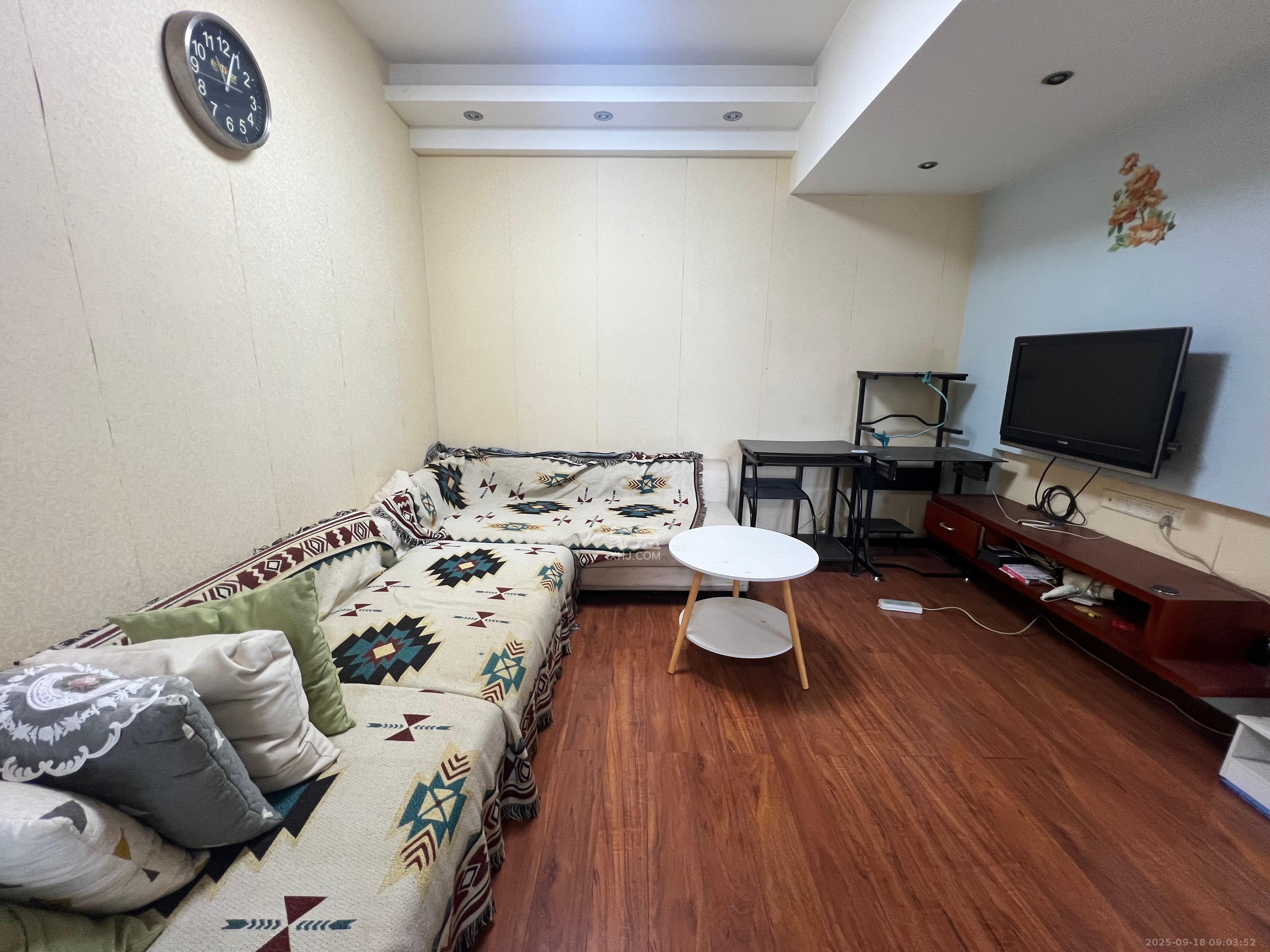 佳天瑞宁花园  1室2厅1卫    1800.0元/月 佳天瑞宁花园  1室2厅1卫    1800.0元/月