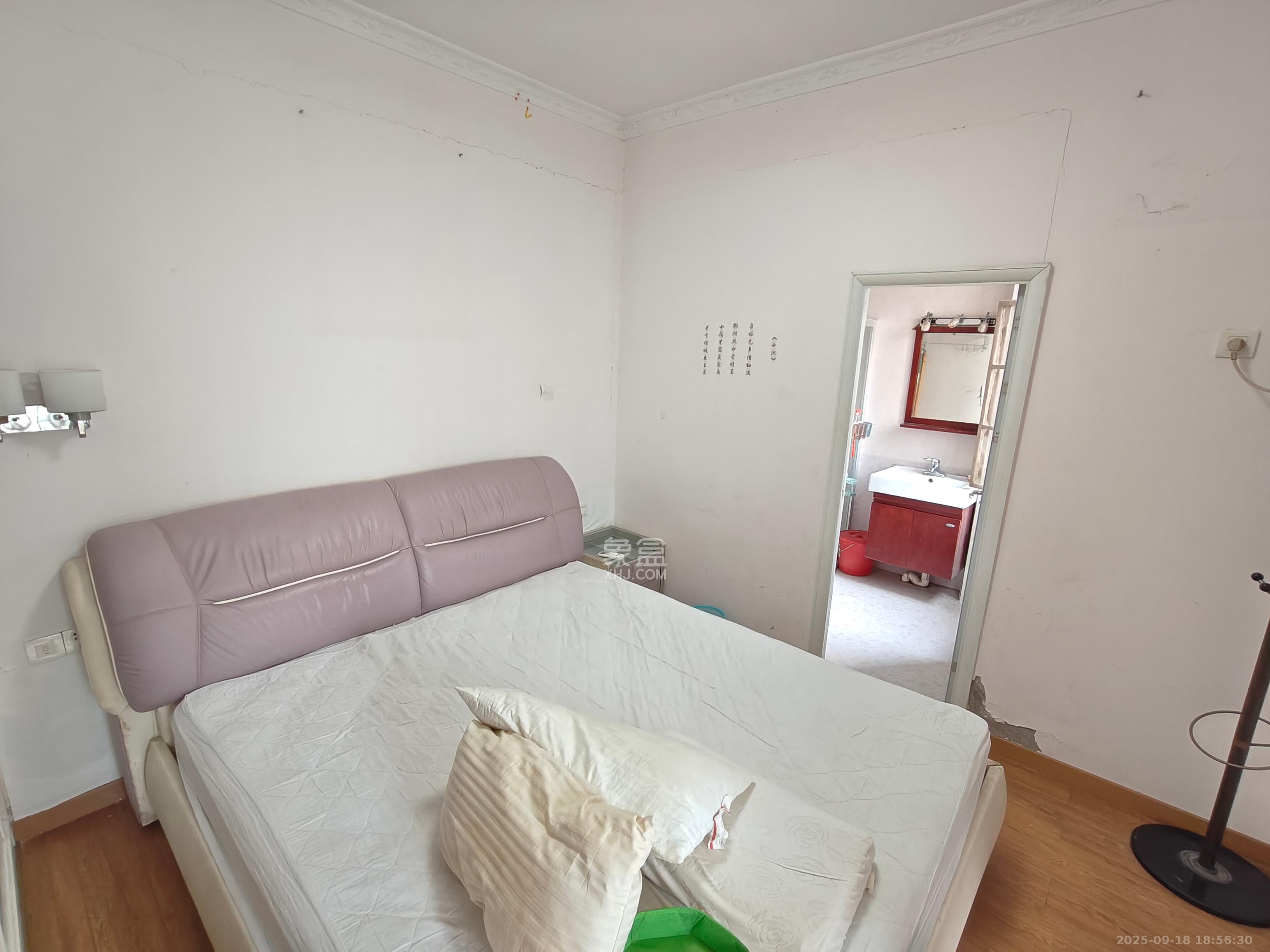 枫华府第 3室2厅1卫 1600.0元/月 枫华府第 3室2厅1卫 1600.0元/月室内图