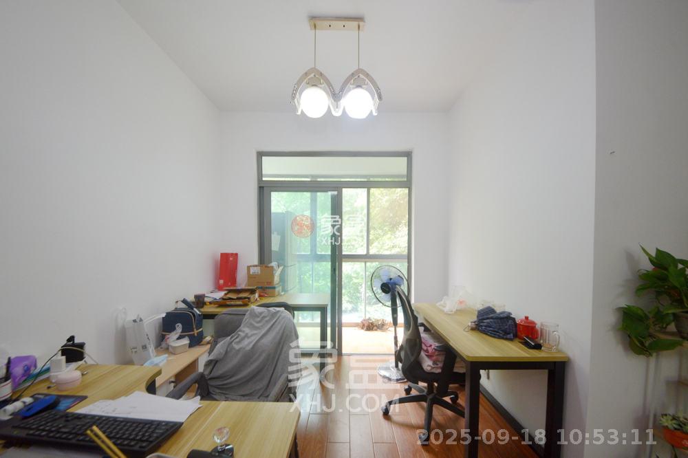 新城新世界一二三期 2室2厅1卫 2100.0元/月 新城新世界一二三期 2室2厅1卫 2100.0元/月室内图