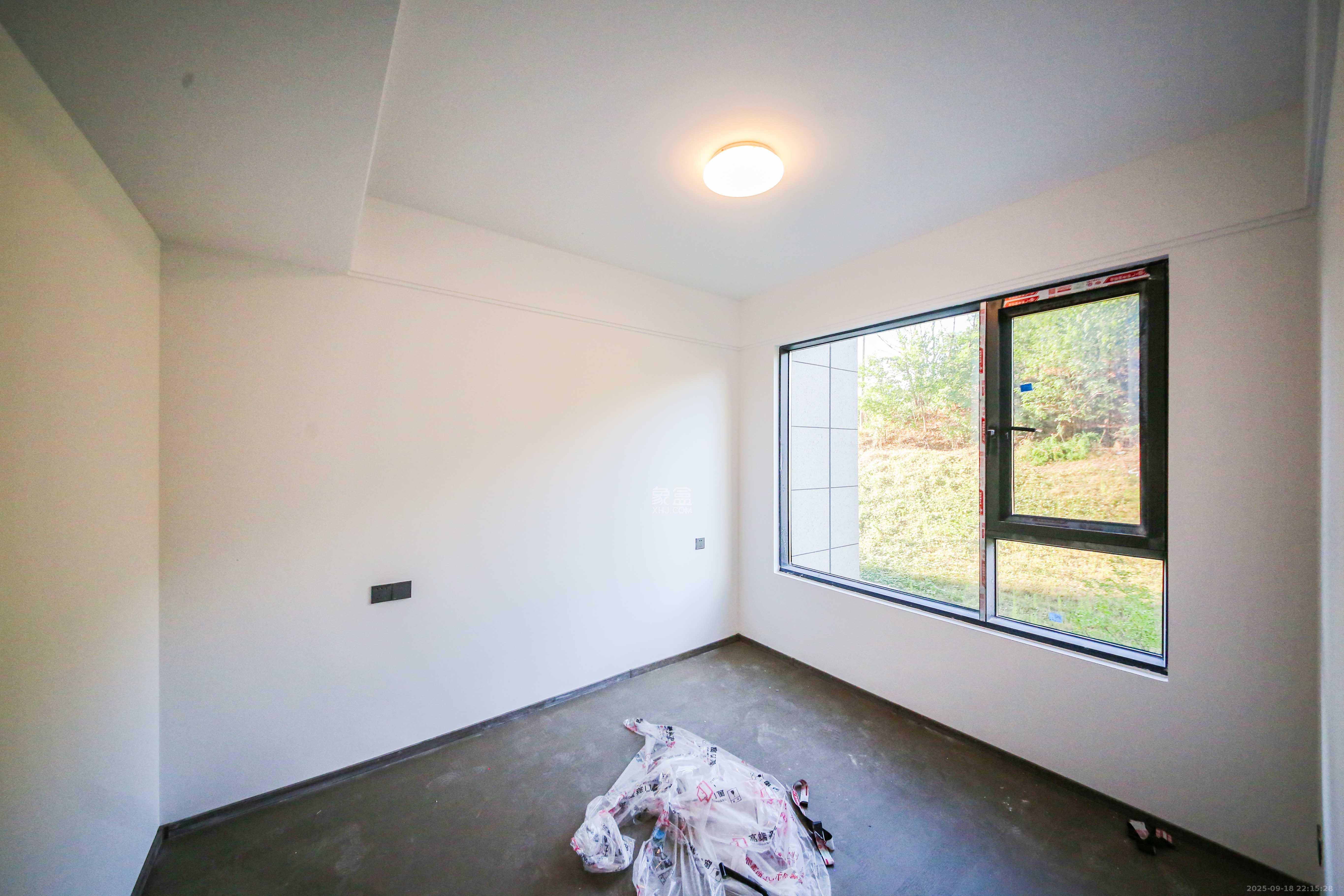 龙湖春江天曜二期  4室2厅2卫    355.0万 龙湖春江天曜二期  4室2厅2卫    355.0万卧室