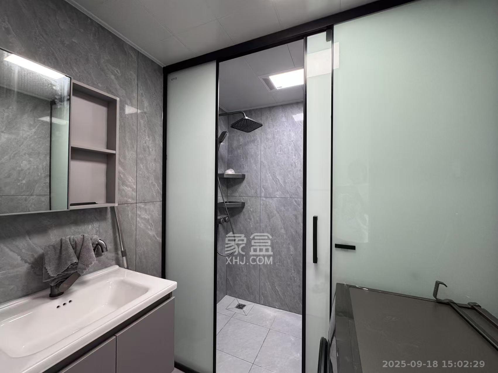 嘉雨兴园 1室1厅1卫 1800.0元/月 嘉雨兴园 1室1厅1卫 1800.0元/月室内图