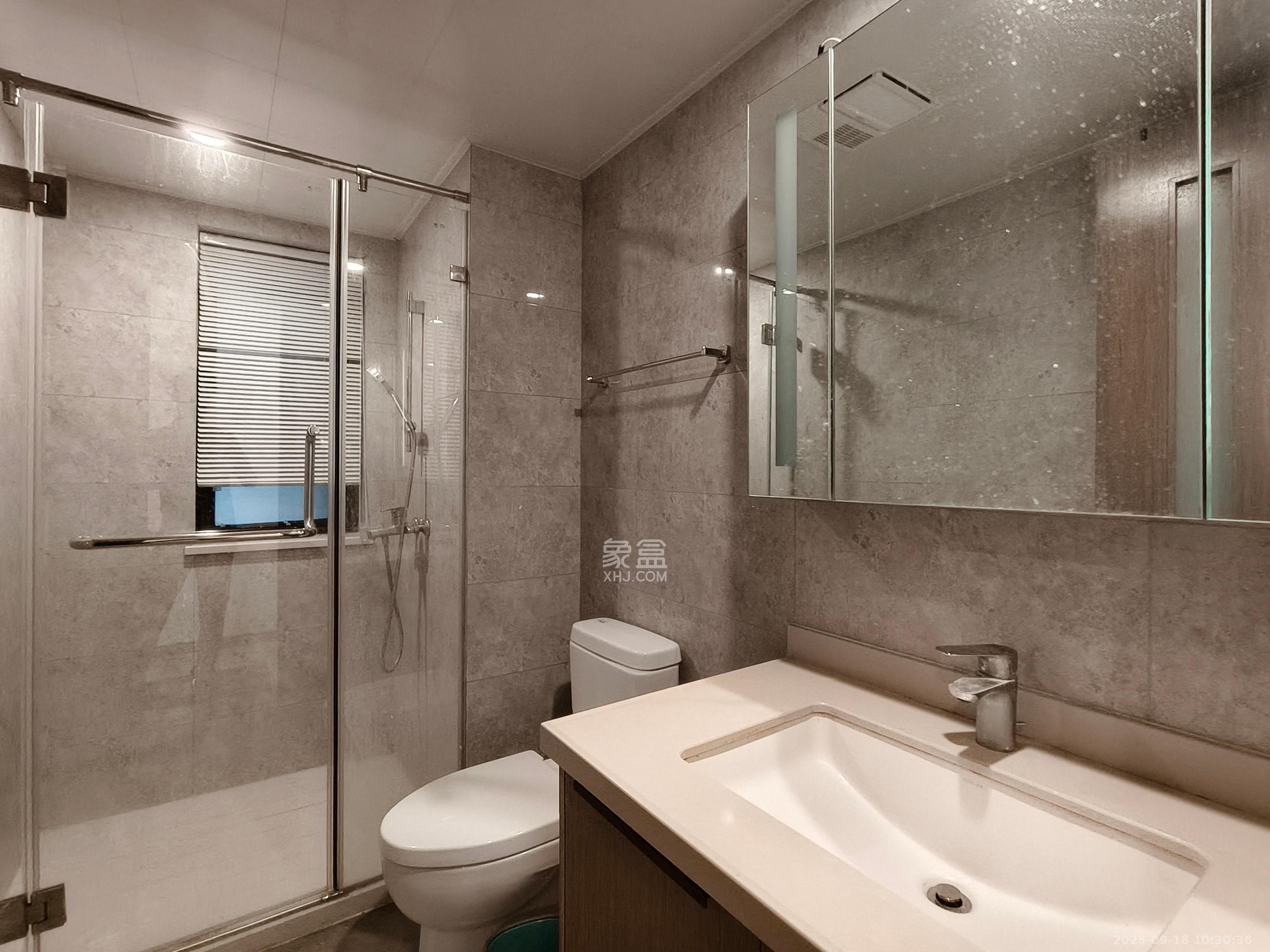 龙湖铂金中心(龙湖春江郦城)  3室2厅2卫    4500.0元/月 龙湖铂金中心(龙湖春江郦城)  3室2厅2卫    4500.0元/月室内图