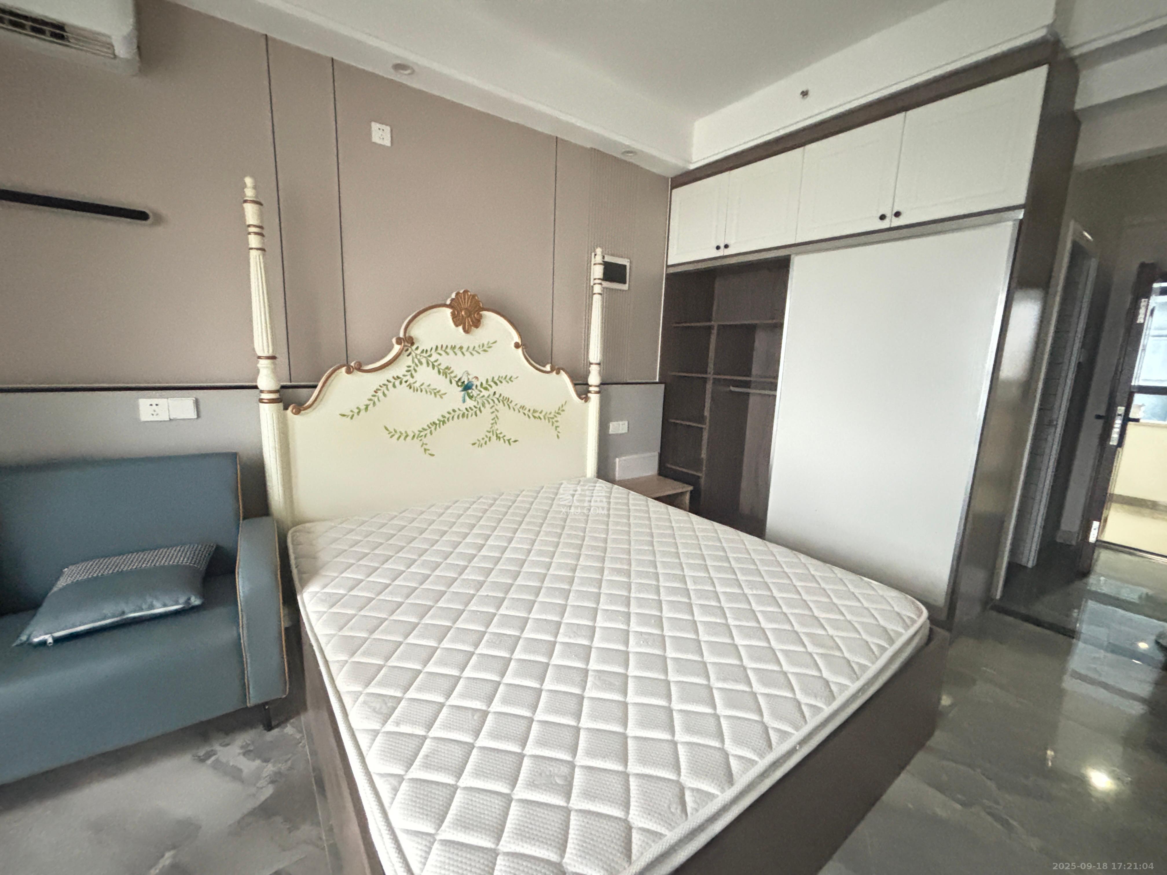 五峰国际 1室1厅1卫 1300.0元/月 五峰国际 1室1厅1卫 1300.0元/月室内图