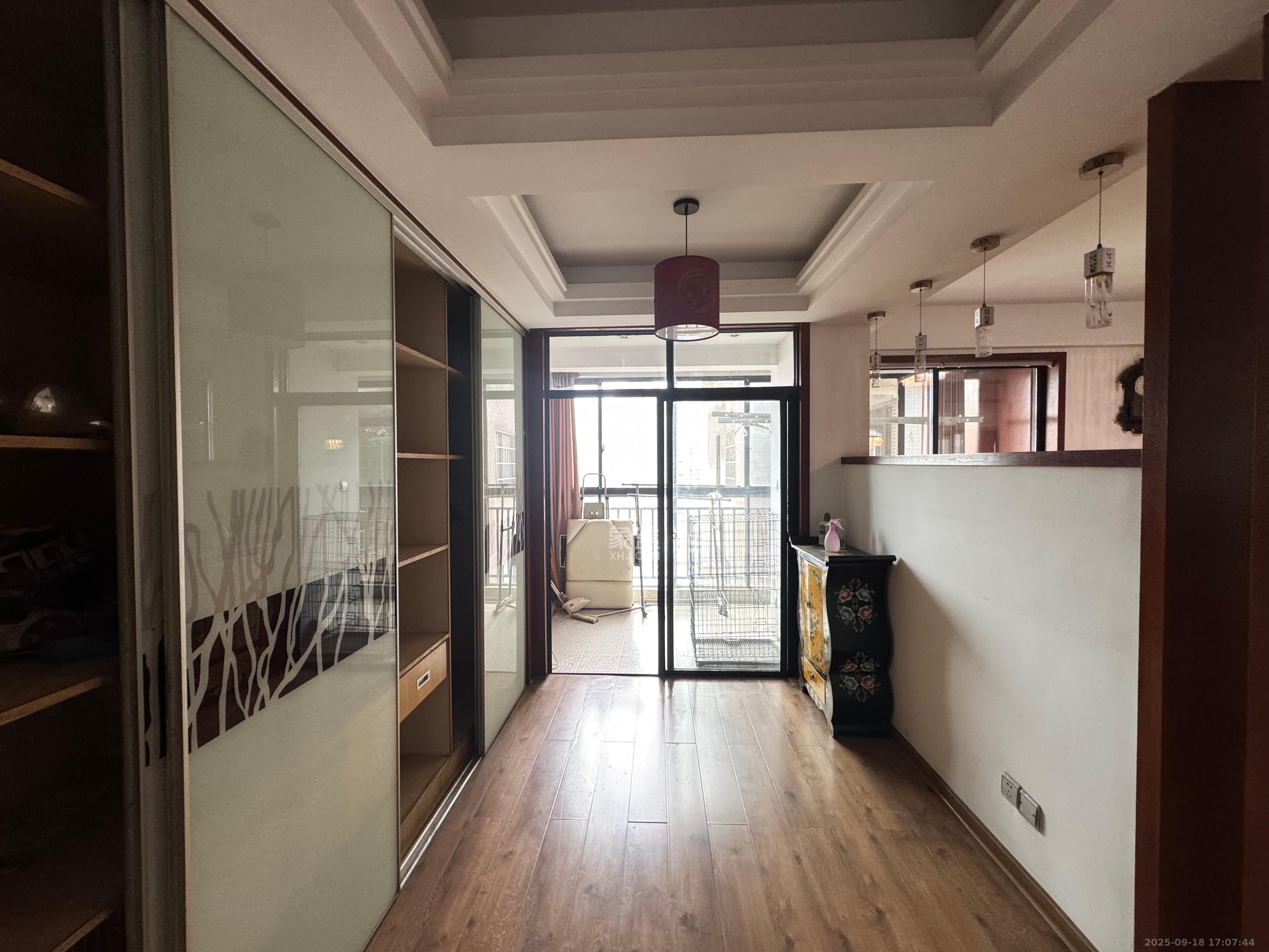 圆梦完美生活 3室2厅2卫 1700.0元/月 圆梦完美生活 3室2厅2卫 1700.0元/月室内图