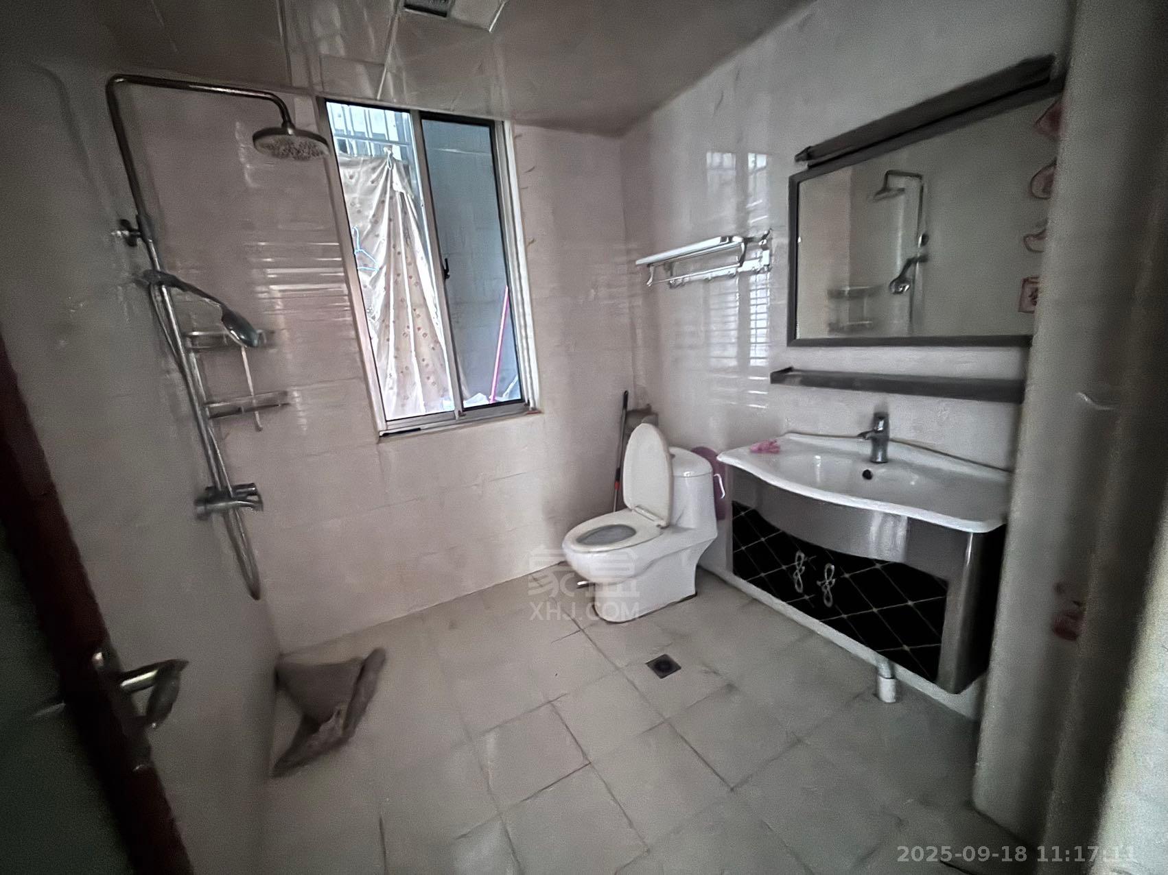 裕景龙苑 3室2厅2卫 1600.0元/月 裕景龙苑 3室2厅2卫 1600.0元/月室内图