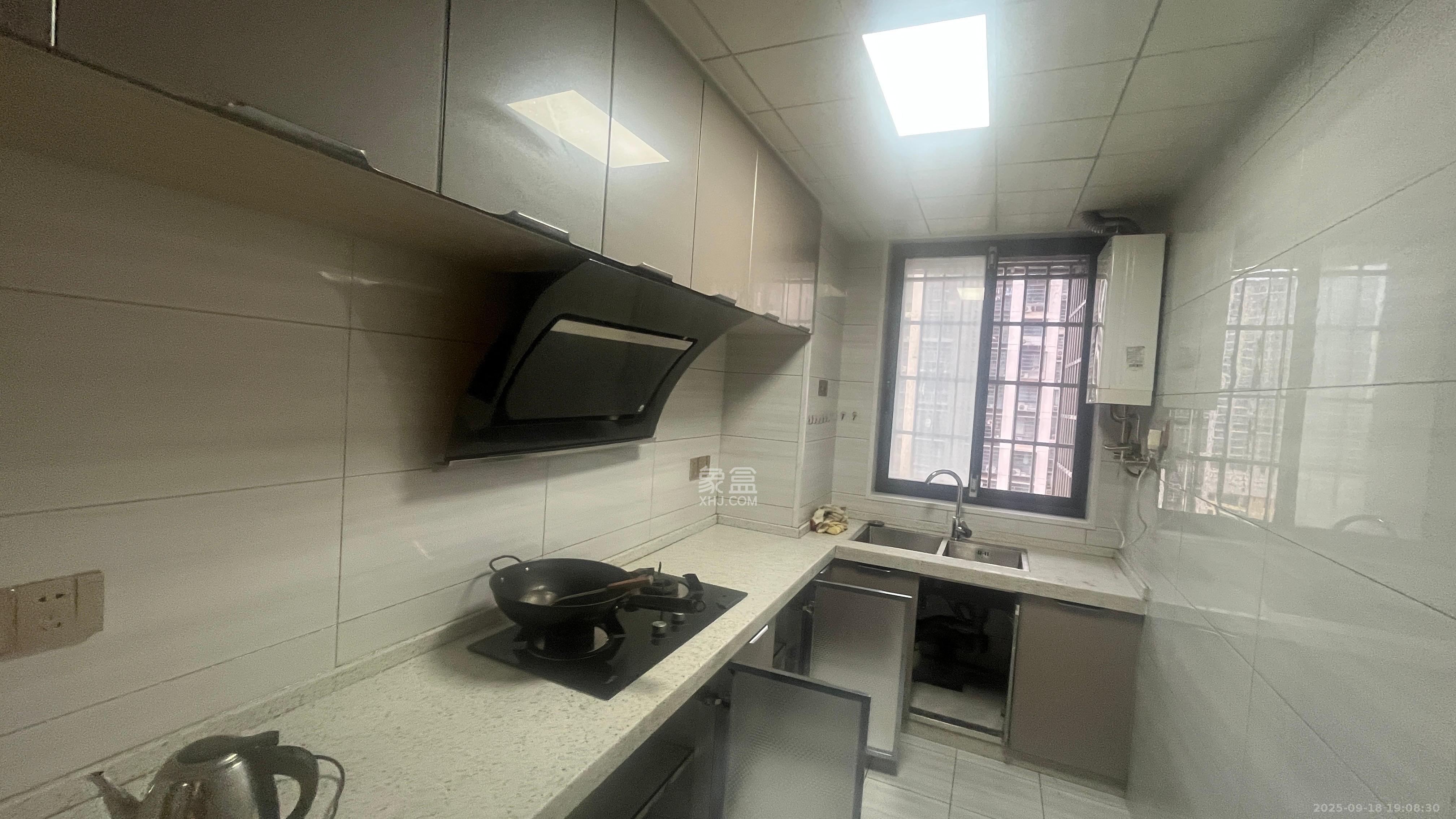 桥头家苑一期 3室2厅2卫 2200.0元/月 桥头家苑一期 3室2厅2卫 2200.0元/月室内图