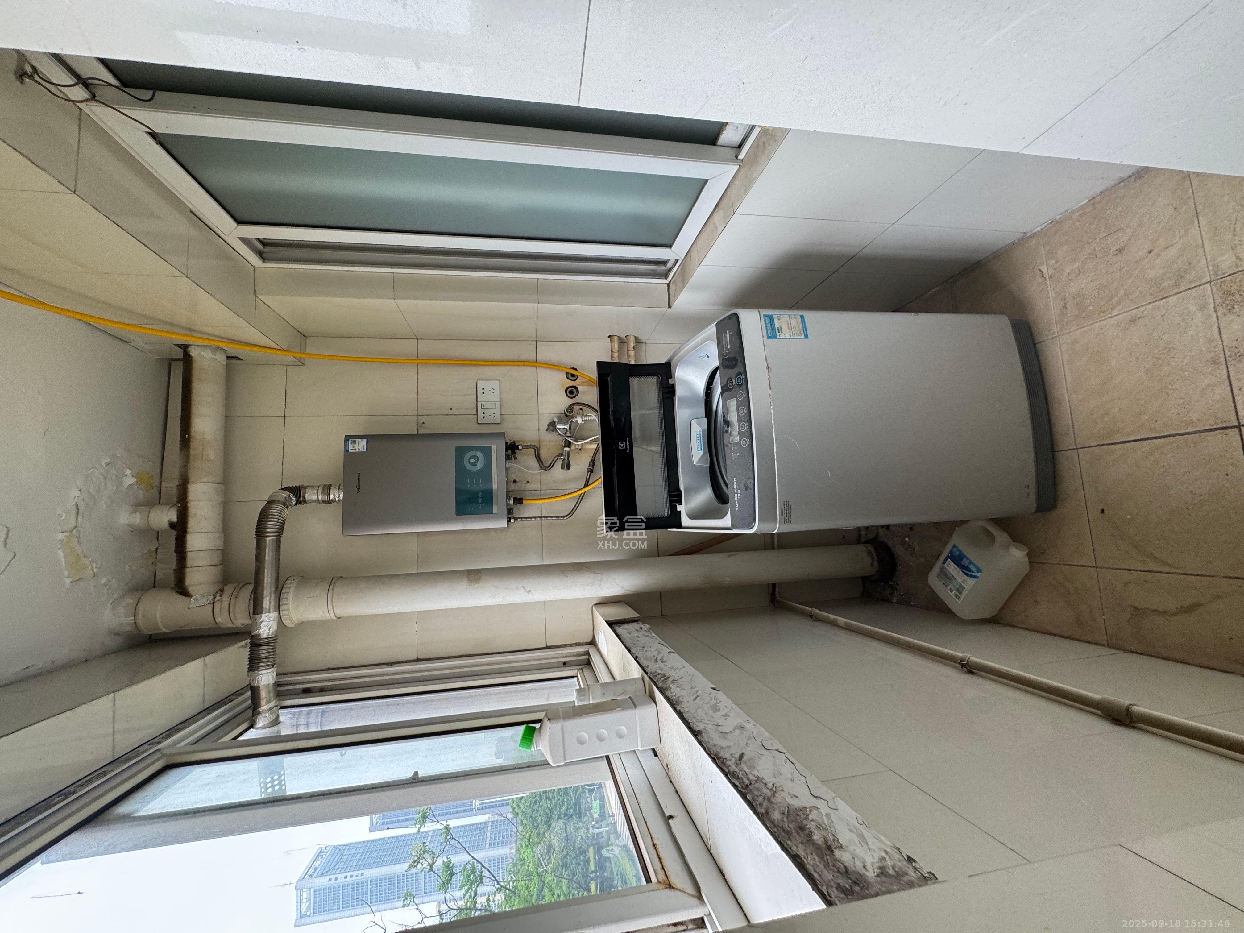 晶华美地 4室2厅2卫 2400.0元/月 晶华美地 4室2厅2卫 2400.0元/月室内图