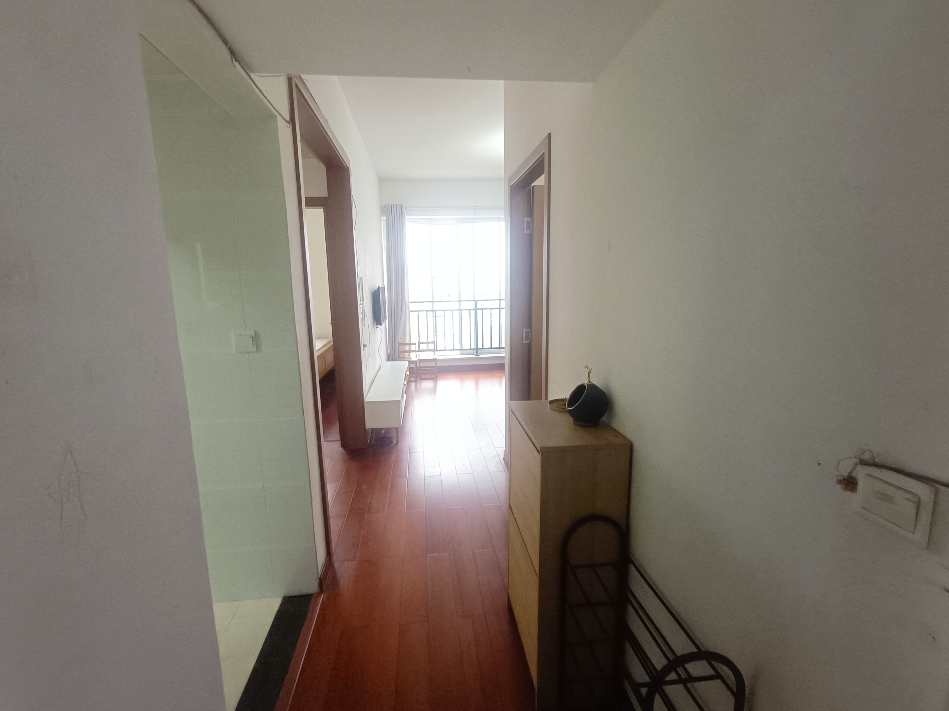 鸿泰国际 2室1厅1卫 1500.0元/月 鸿泰国际 2室1厅1卫 1500.0元/月室内图