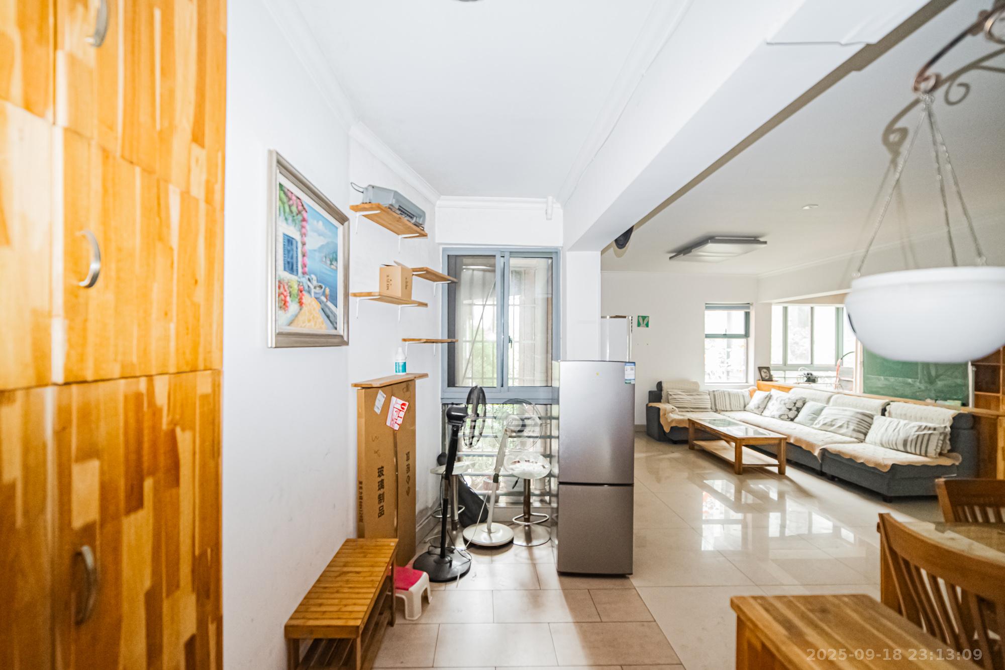 滨江君悦香邸  3室2厅2卫    98.0万阳台