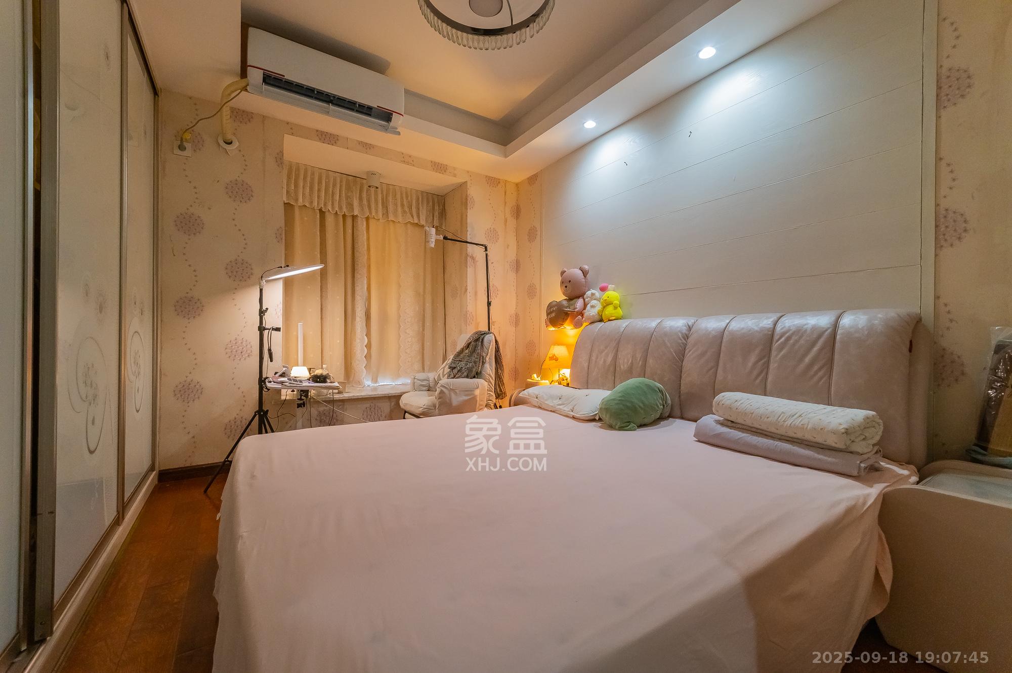 水岸世景 3室2厅1卫 53.8万 水岸世景 3室2厅1卫 53.8万卧室