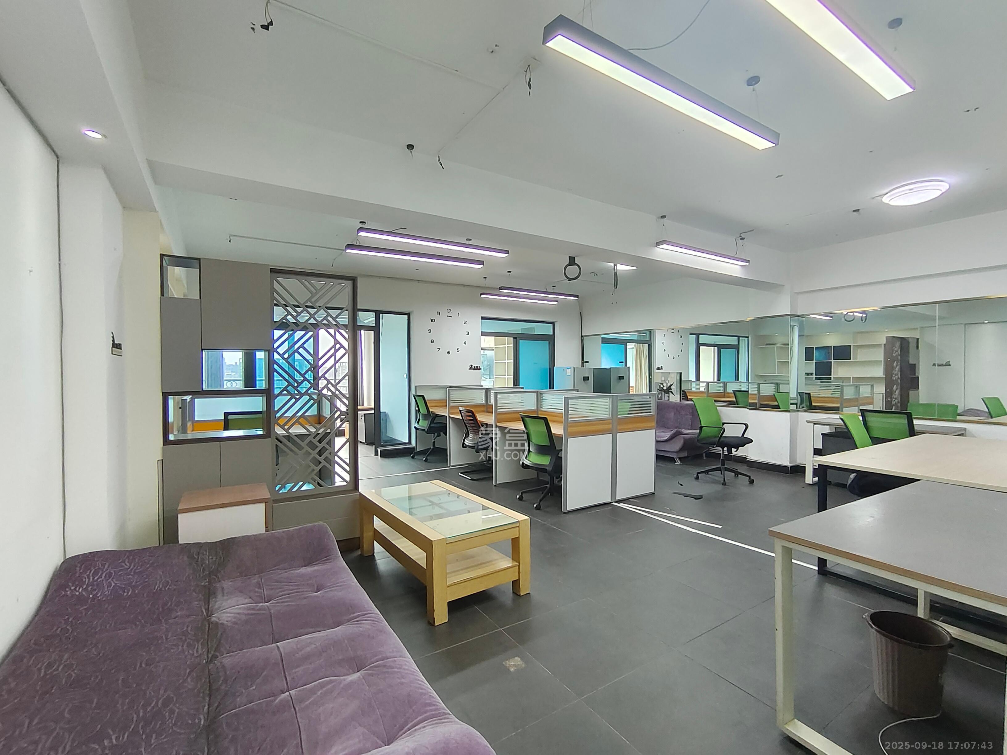 BOBO天下城(CTA财富中心) 2室2厅1卫 2300.0元/月 BOBO天下城(CTA财富中心) 2室2厅1卫 2300.0元/月室内图