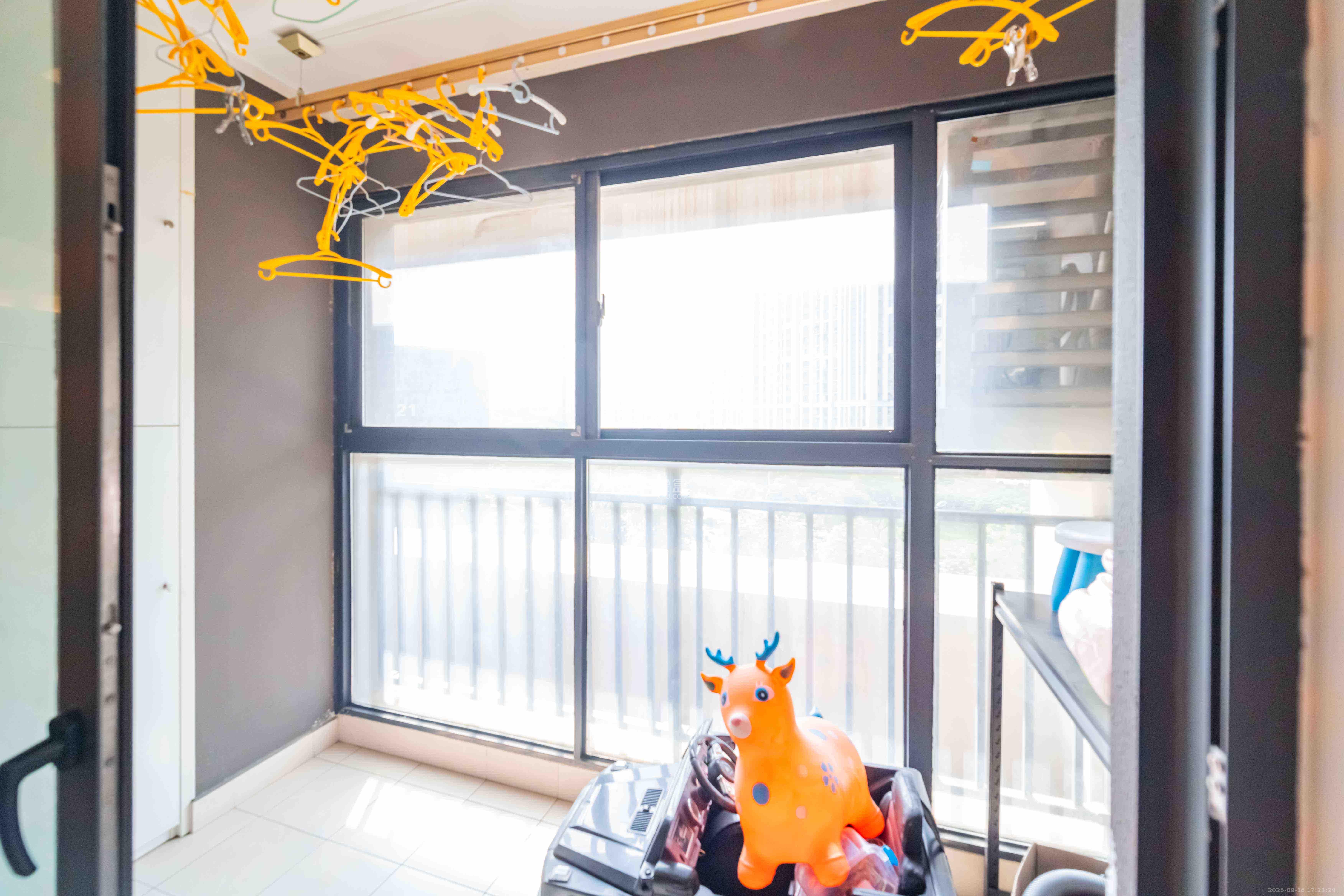 万科金域华府三四期  3室2厅1卫    2000.0元/月室内图