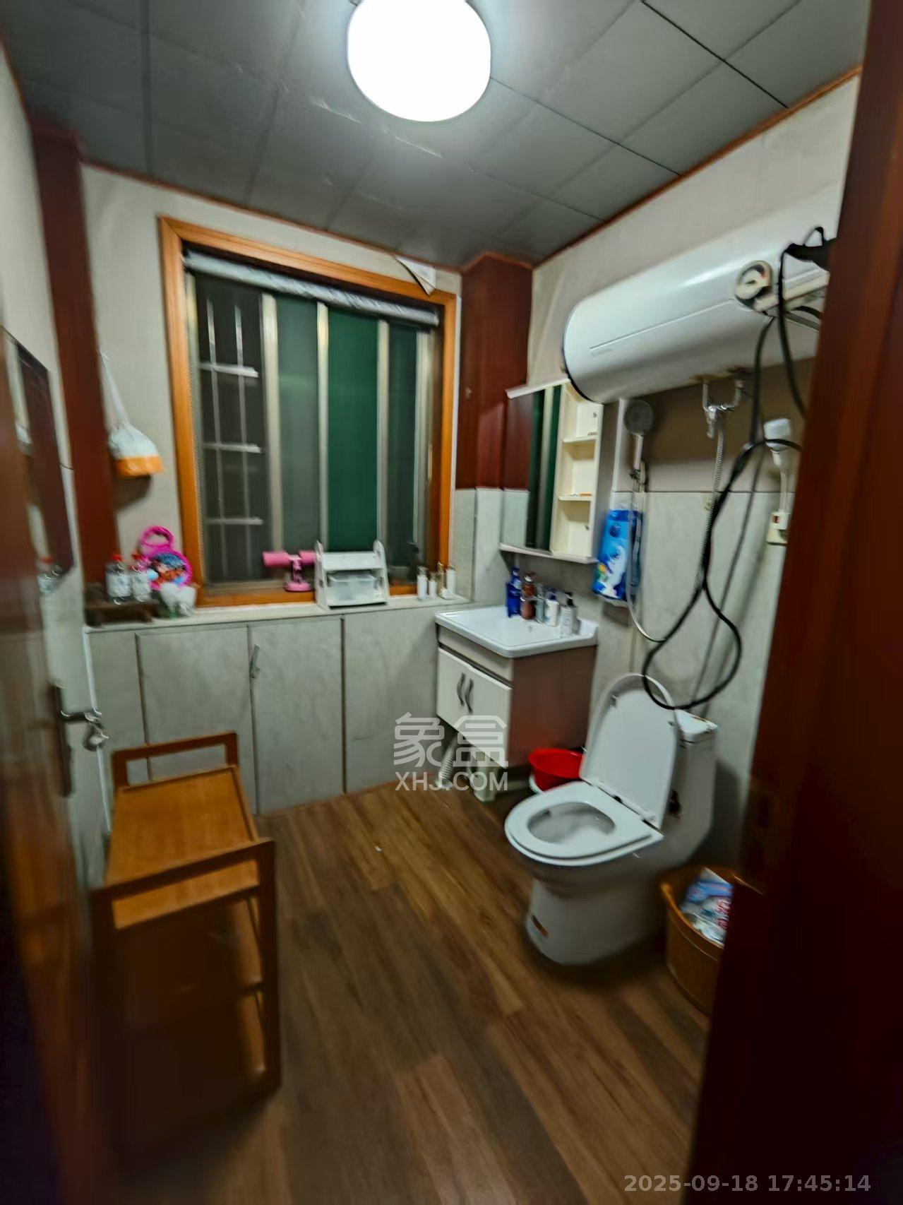 金盛园 3室2厅2卫 1800.0元/月 金盛园 3室2厅2卫 1800.0元/月室内图