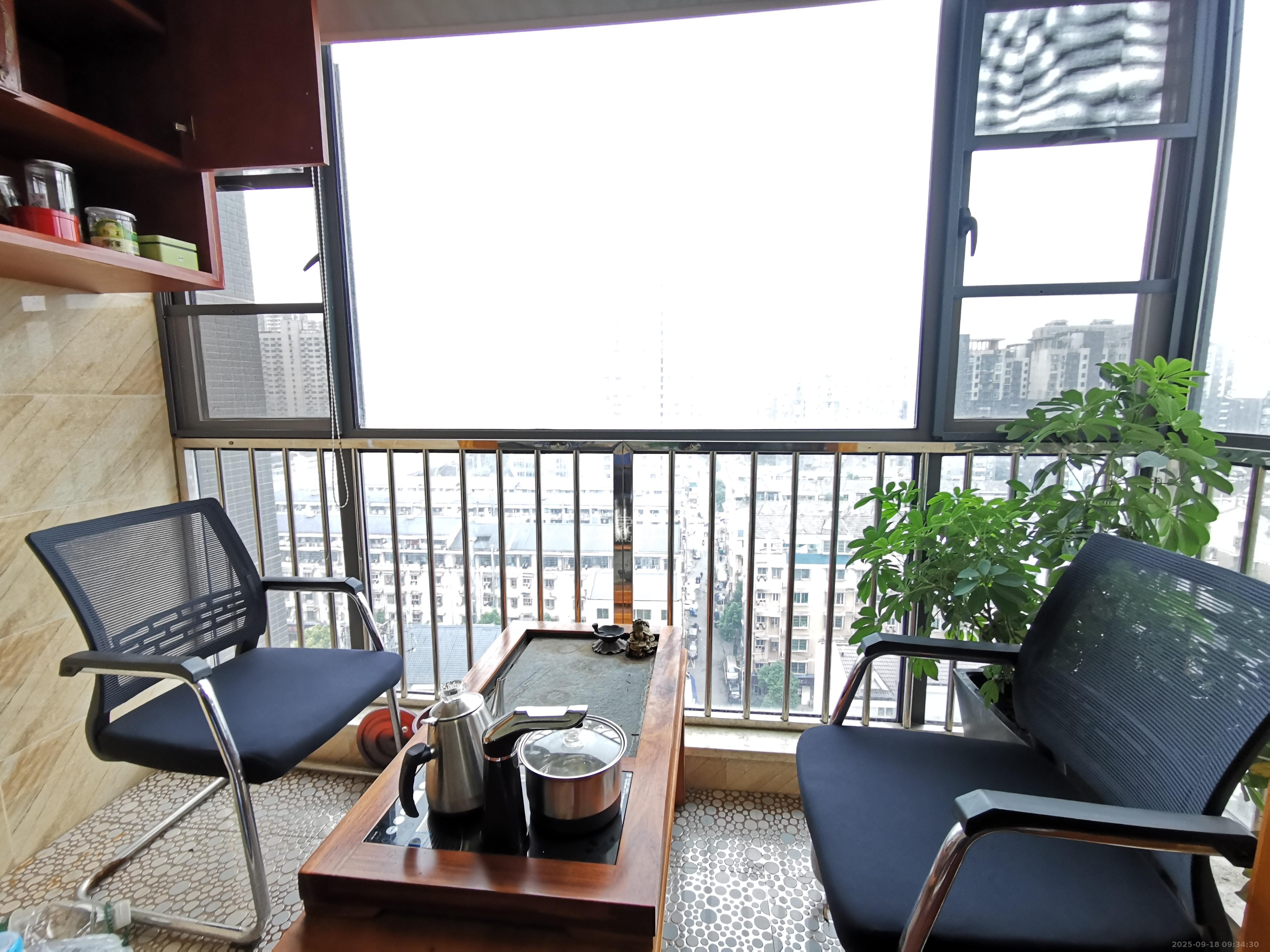 长房中庭国际(东郡华蓉广场) 2室1厅1卫 4300.0元/月 长房中庭国际(东郡华蓉广场) 2室1厅1卫 4300.0元/月室内图