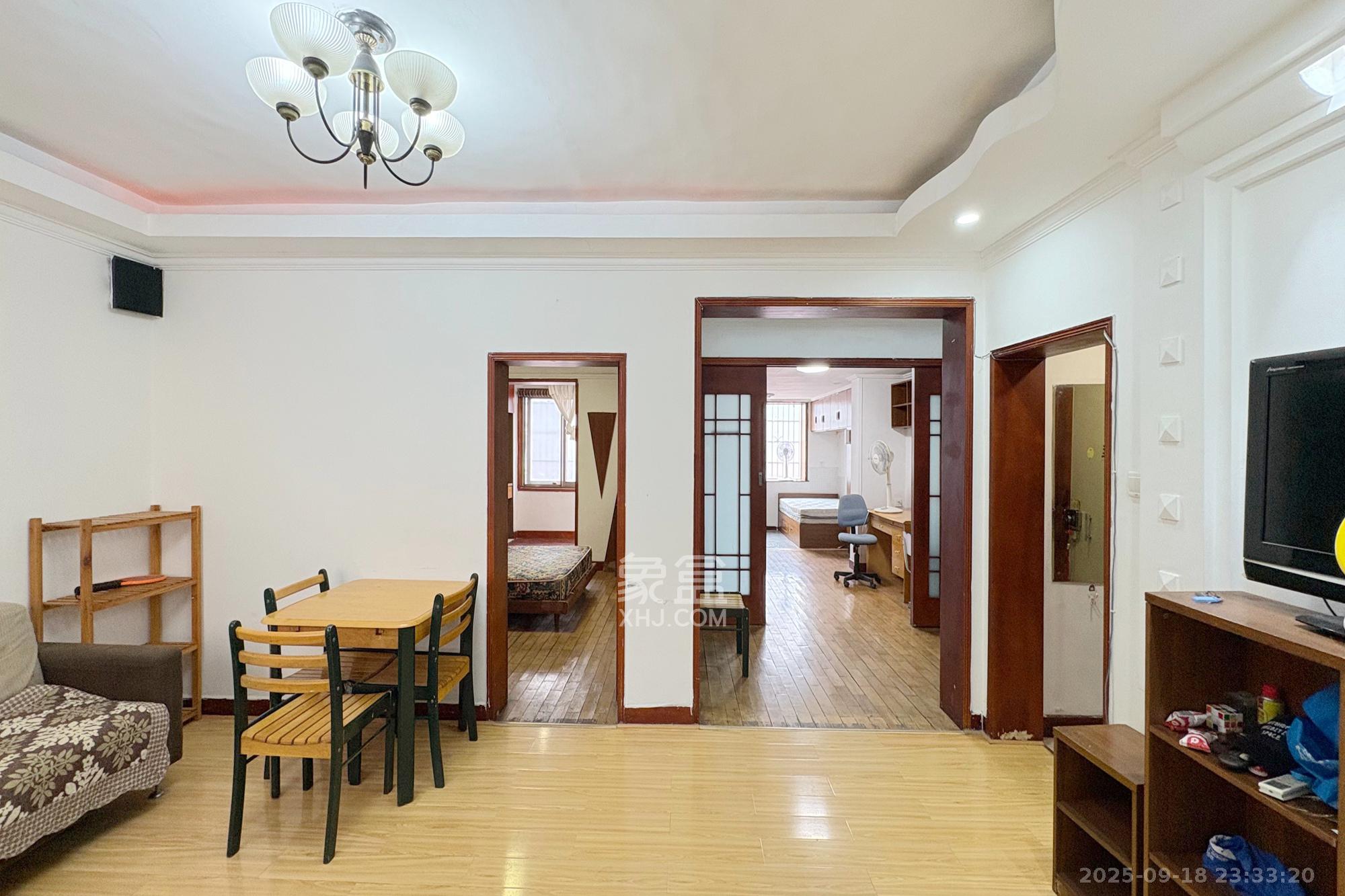 向韶村 2室2厅1卫 49.8万 向韶村 2室2厅1卫 49.8万客厅