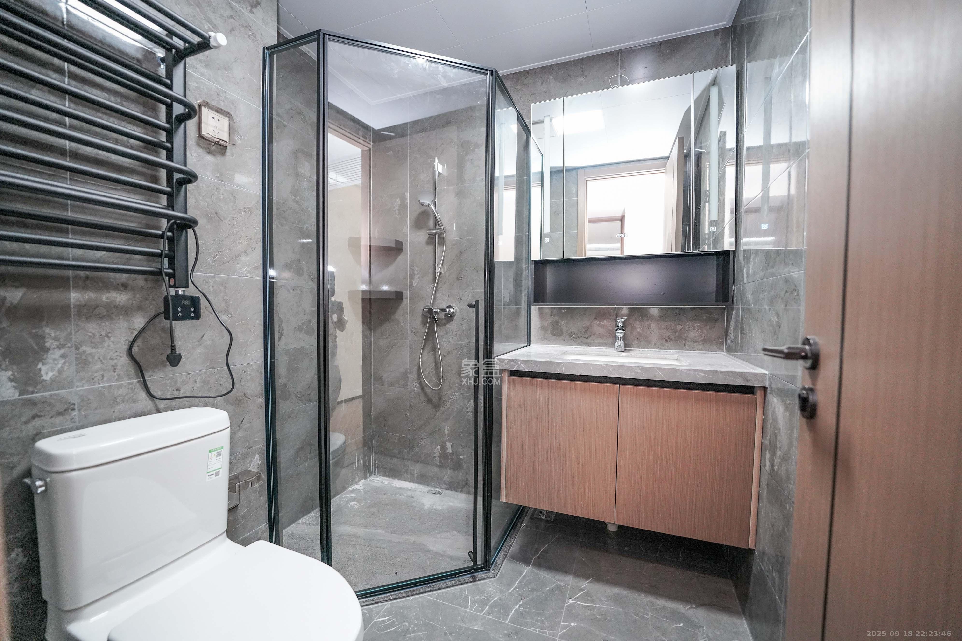 中海寰宇天下  4室2厅2卫    280.0万卫生间