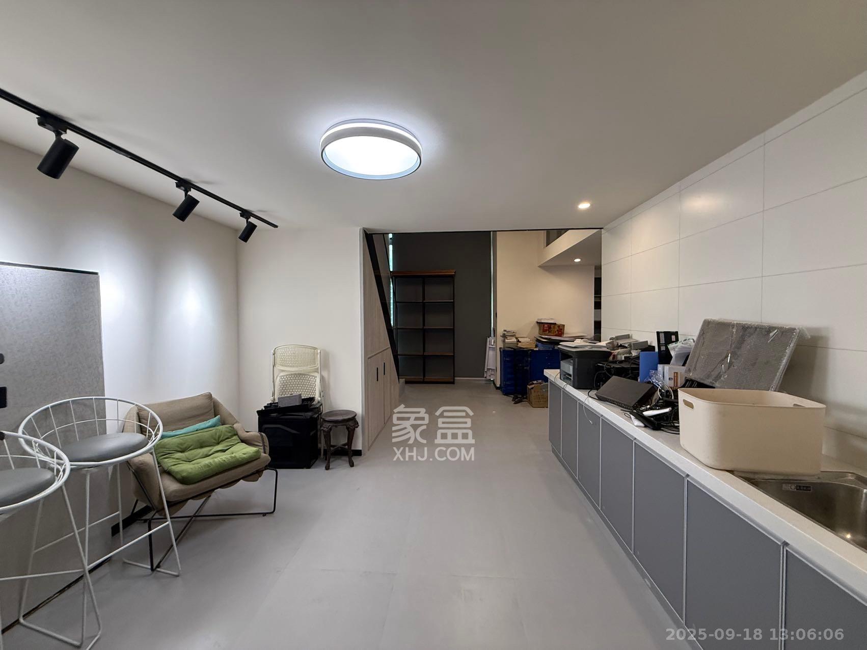 绿地V岛 2室1厅1卫 4800.0元/月 绿地V岛 2室1厅1卫 4800.0元/月室内图