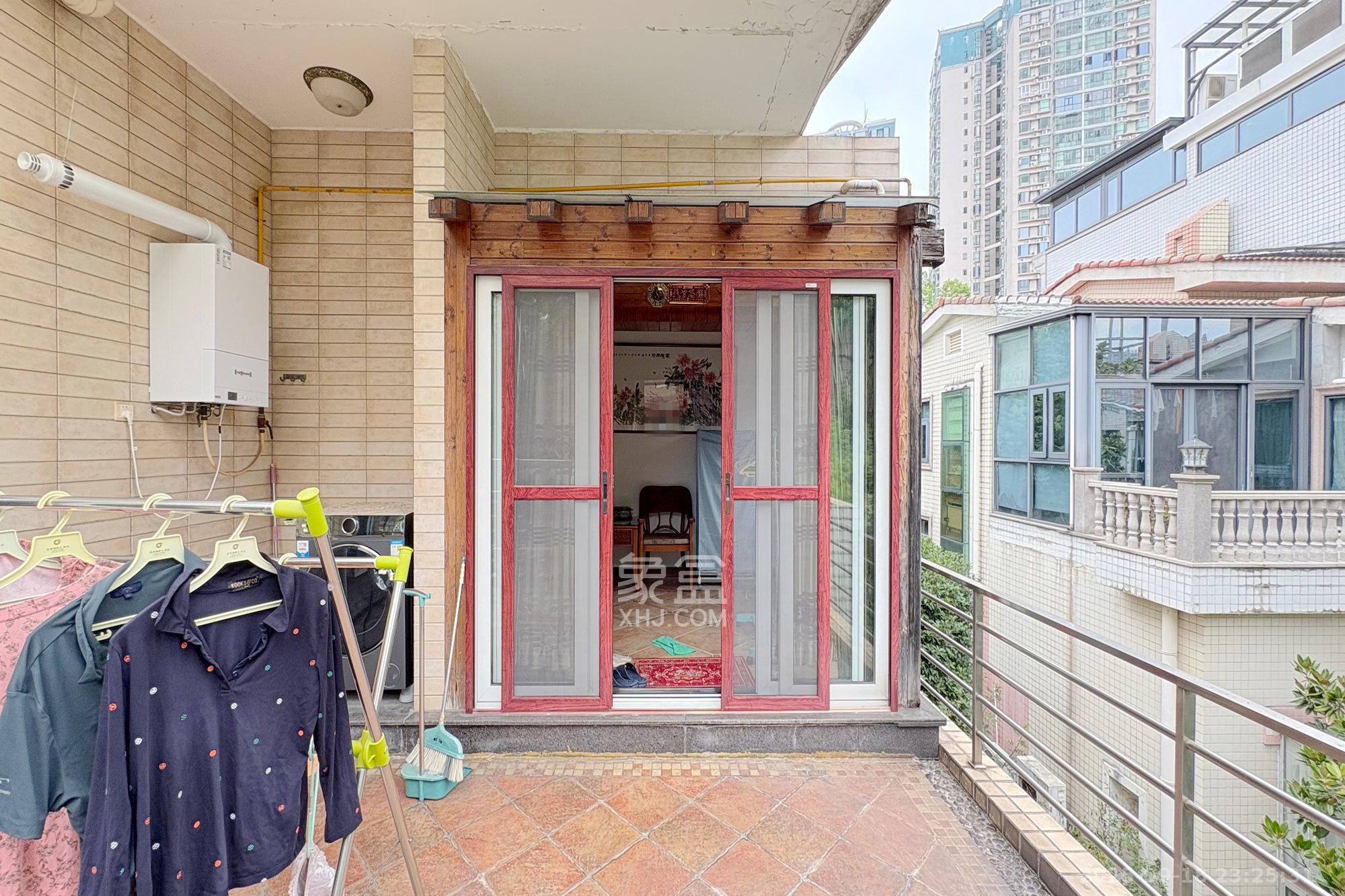 梦泽园  6室3厅4卫    1605.0万阳台