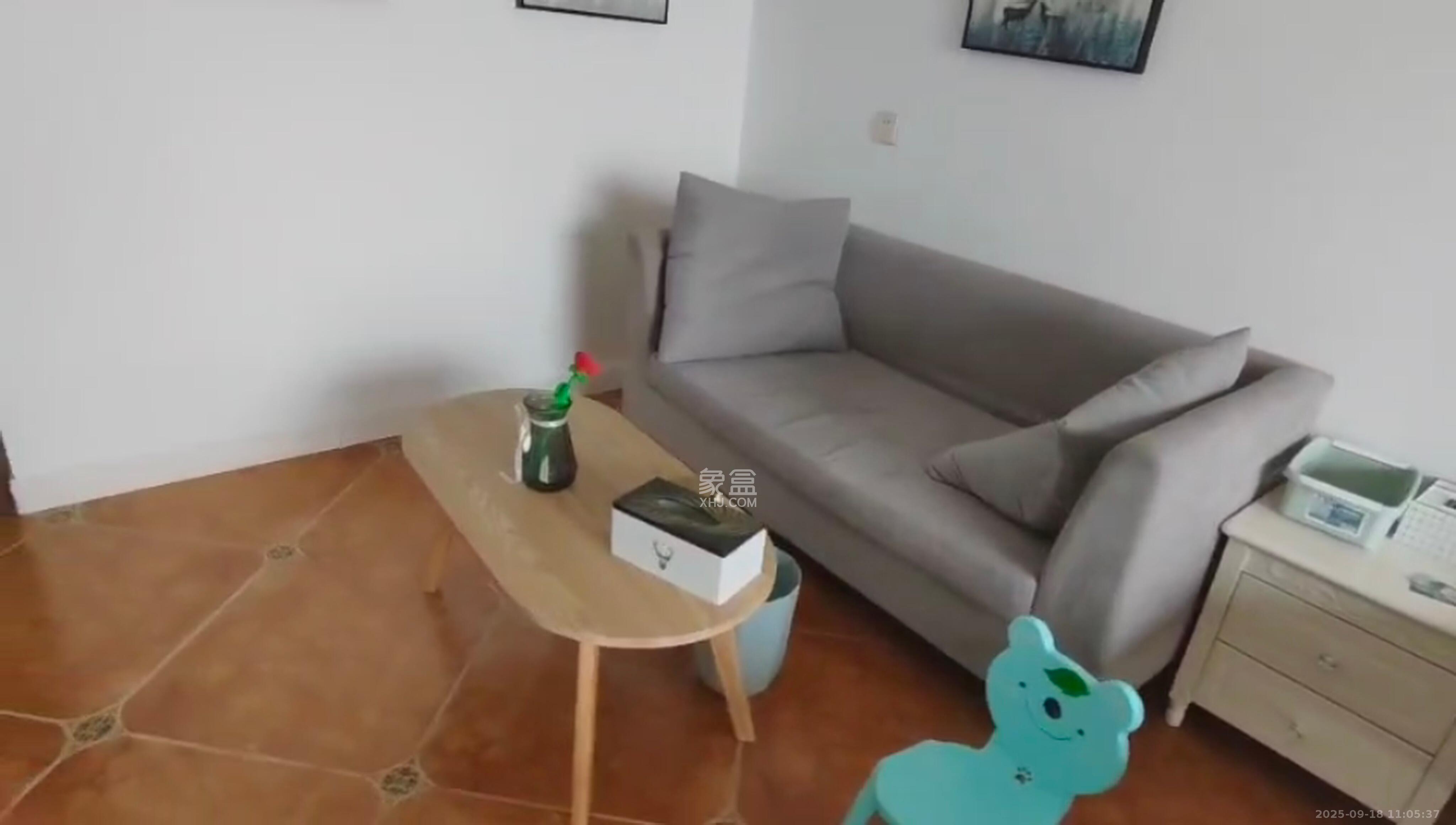 中交里城  1室1厅1卫    1800.0元/月室内图