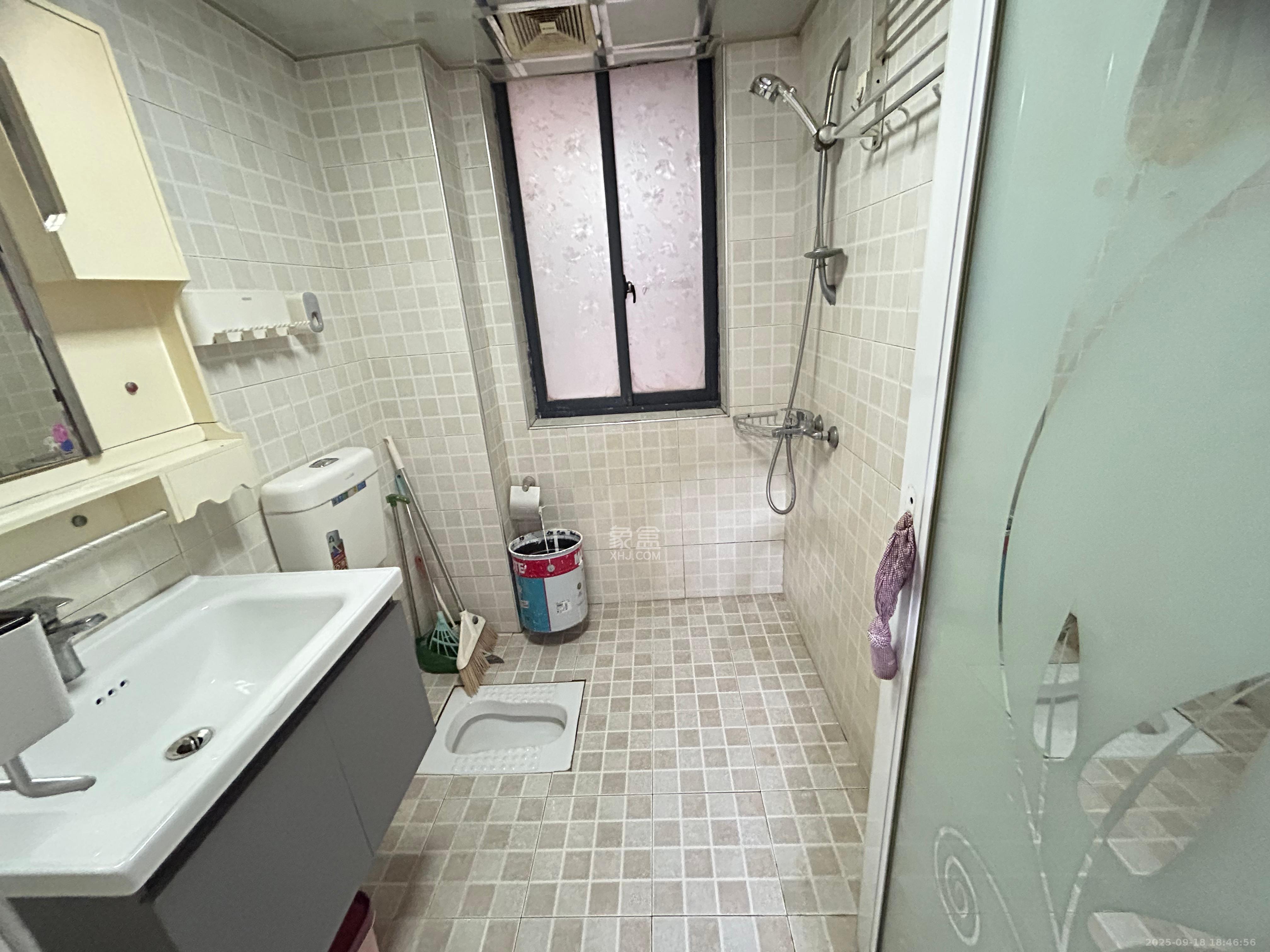 花样年华 4室2厅1卫 1800.0元/月 花样年华 4室2厅1卫 1800.0元/月室内图