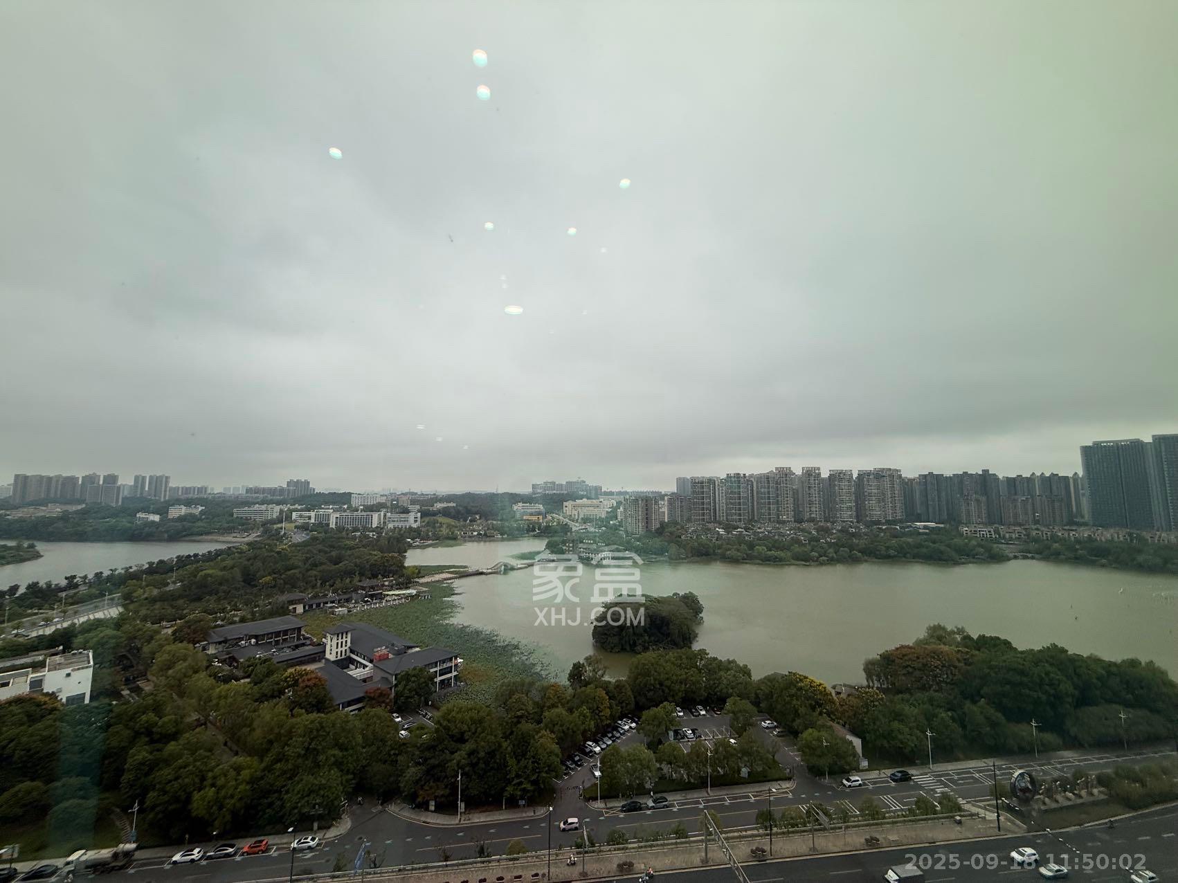 绿地V岛  1室1厅1卫    2500.0元/月室内图