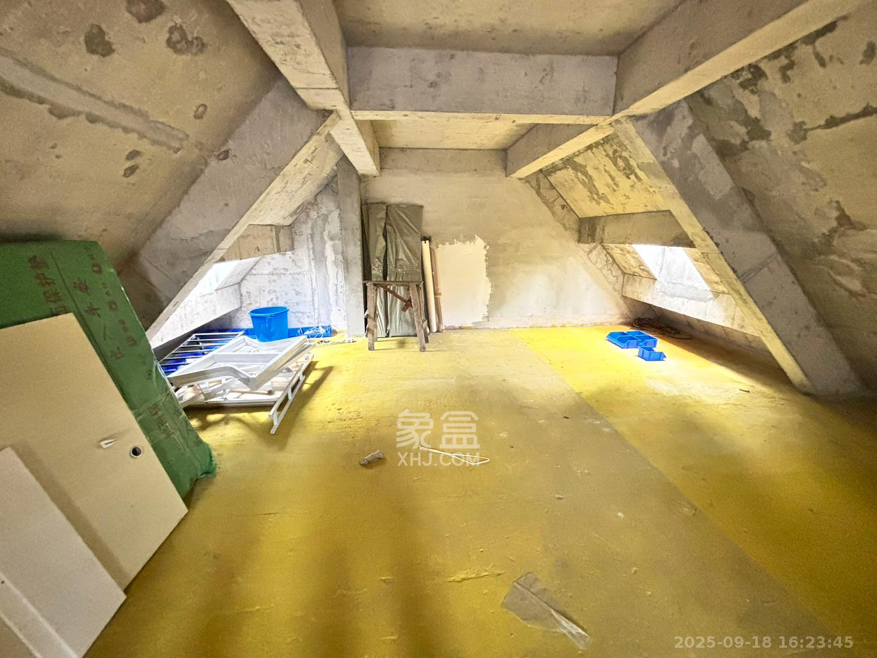 万科魅力之城锋镜里  4室2厅2卫    3200.0元/月室内图