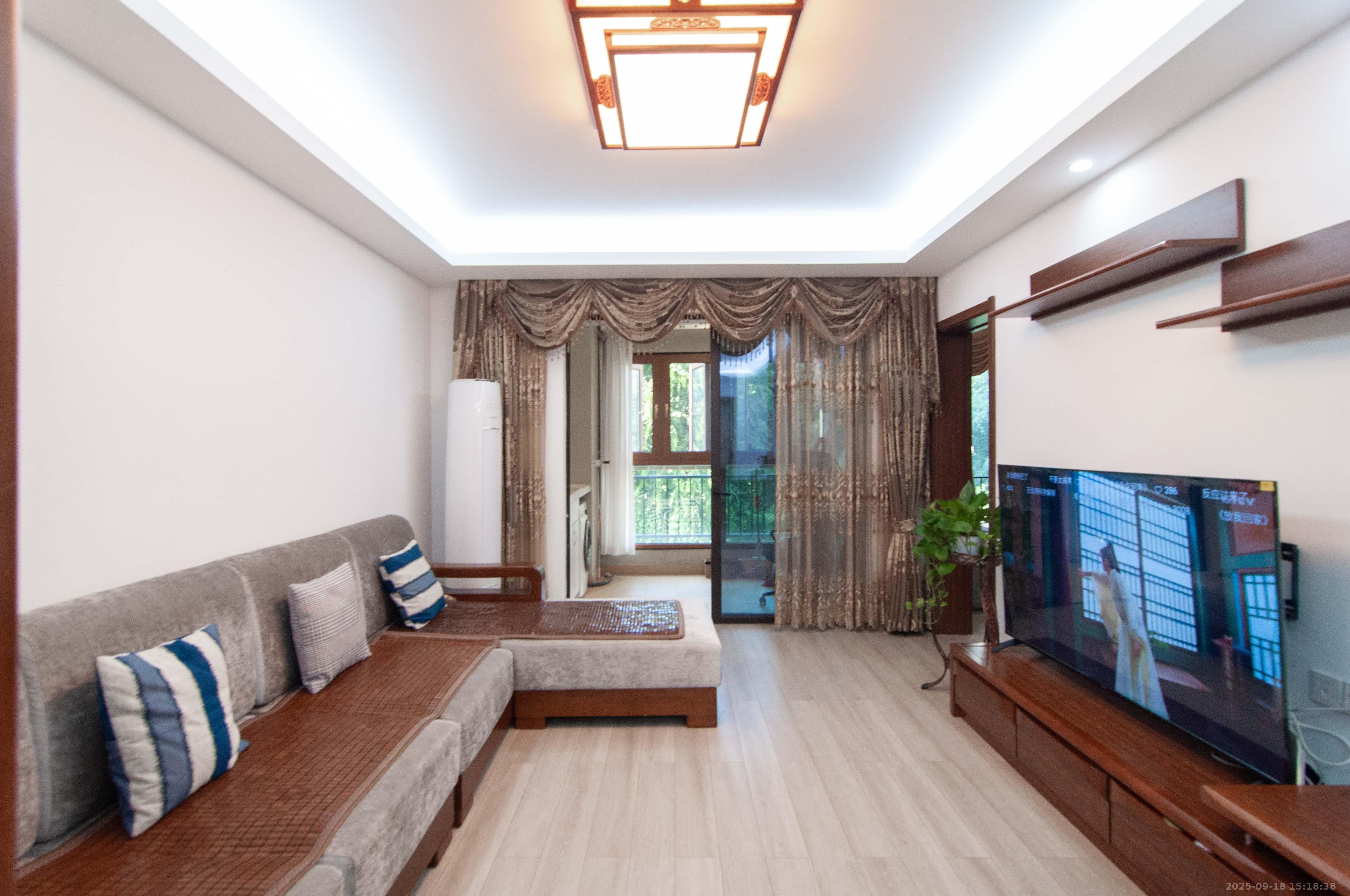 万科里梅溪郡 3室2厅1卫 150.0万 万科里梅溪郡 3室2厅1卫 150.0万客厅