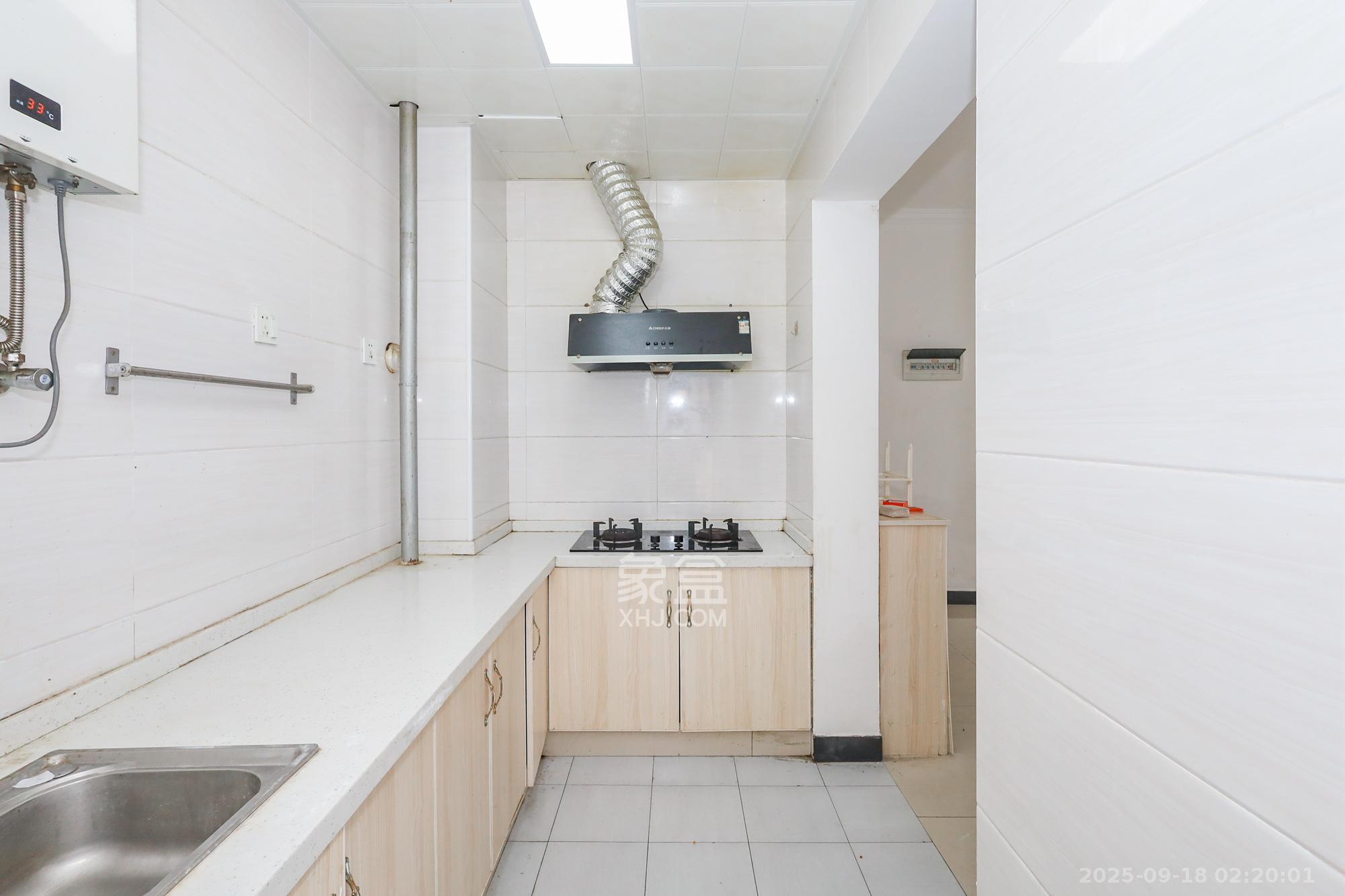 芙蓉别墅山庄(嘉湘华庭)  3室2厅1卫    102.0万 芙蓉别墅山庄(嘉湘华庭)  3室2厅1卫    102.0万厨房